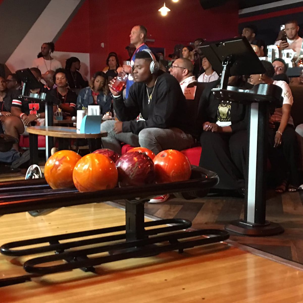 RAW: Dwayne Haskins puts on his Washington Redskins hat during NFL Draft  2019