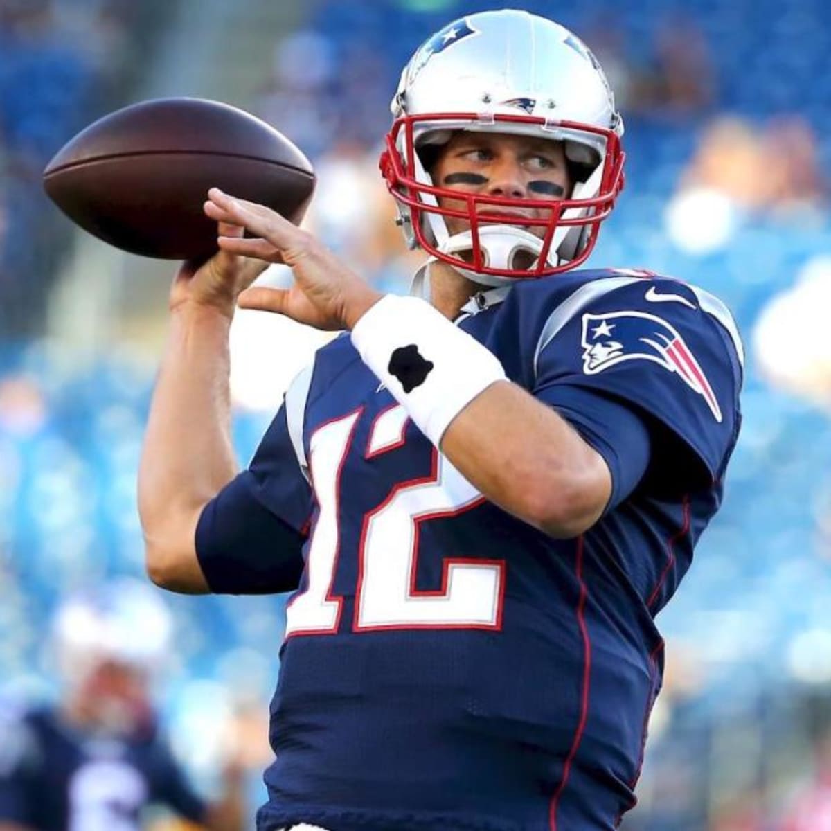 Tom Brady agrees to contract extension with Patriots