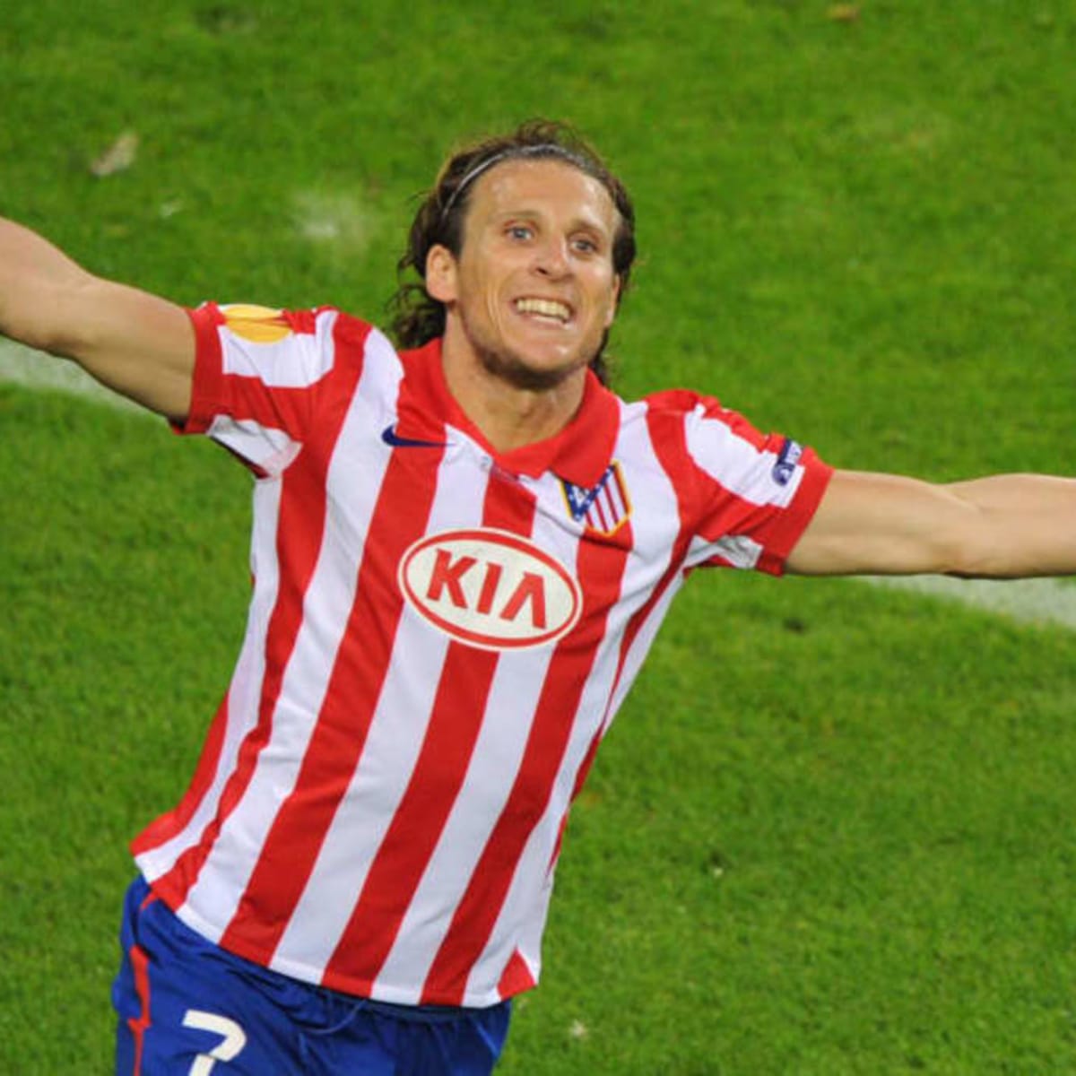 Diego Forlán salió del retiro para jugar en una liga de fútbol