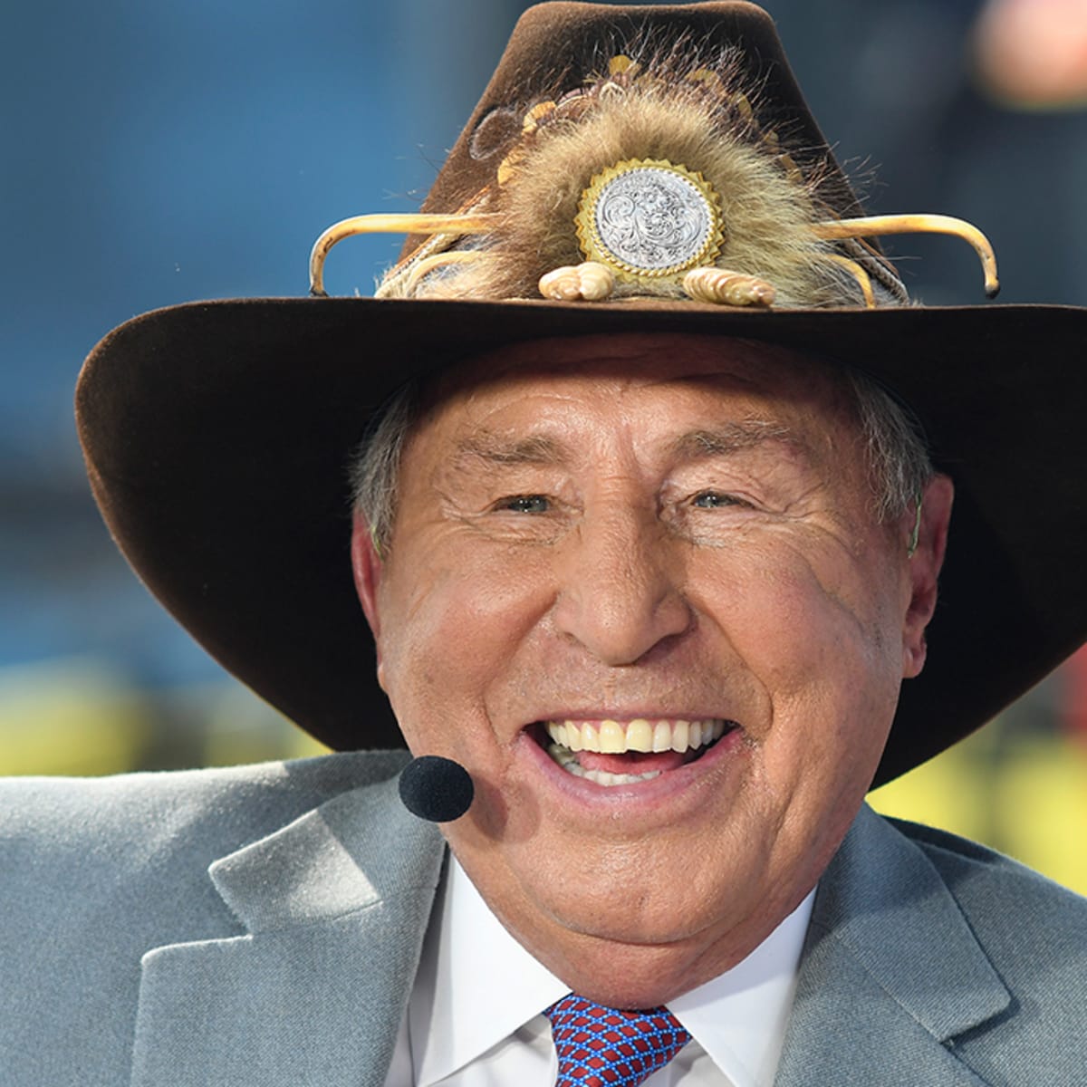 Lee Corso gets up and leaves the College GameDay set in the middle