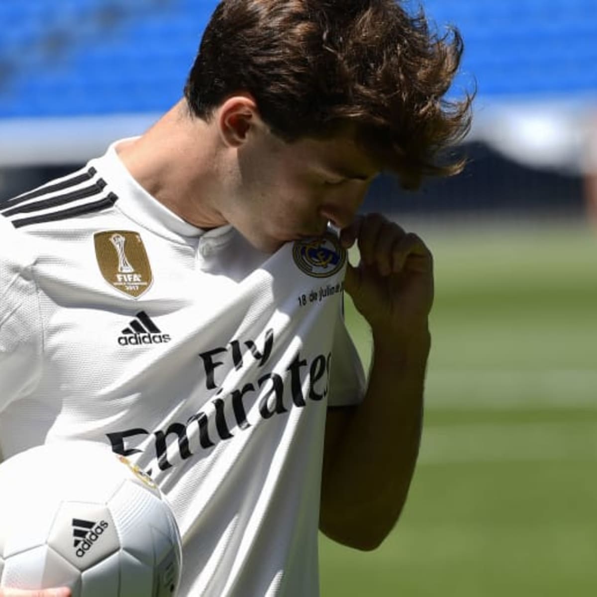 Watch as Thibaut Courtois kisses Real Madrid badge after signing from  Chelsea