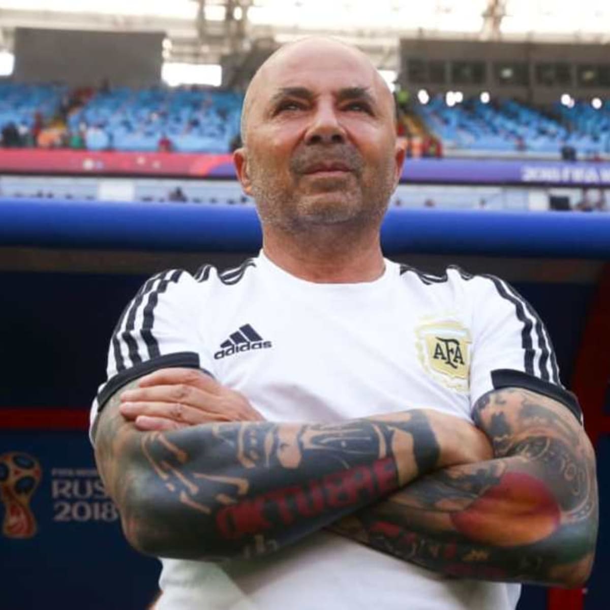 Jorge Sampaoli volta à Argentina com frieza e insultos