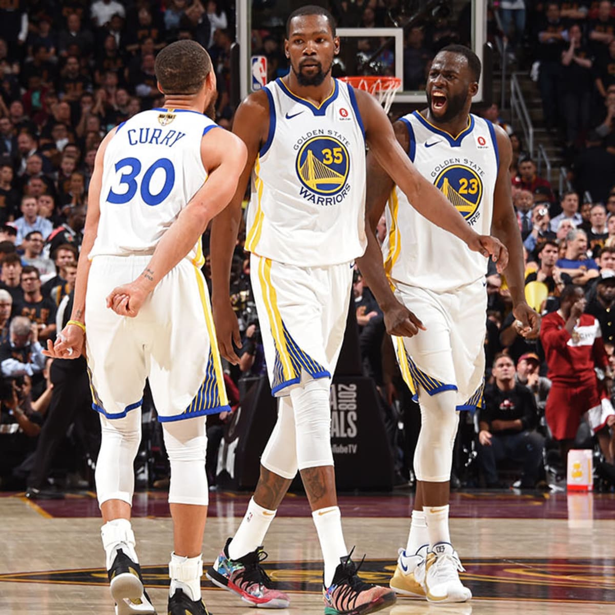 Golden State Warriors take 1-0 lead over Cleveland Cavaliers in