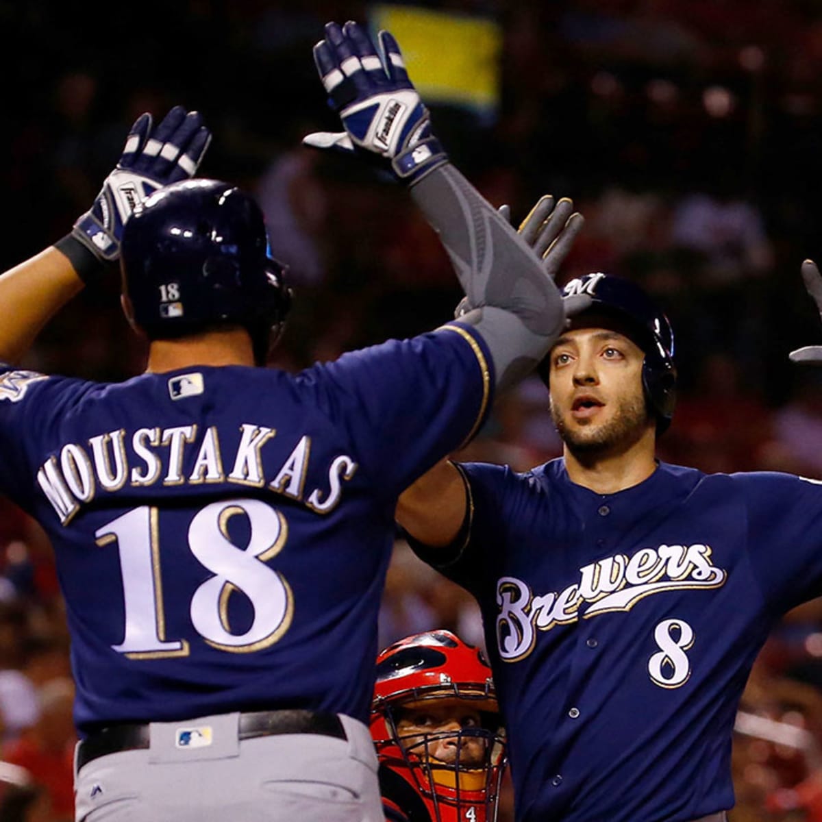 Brewers Lose Mike Moustakas To NL Central Rival Reds