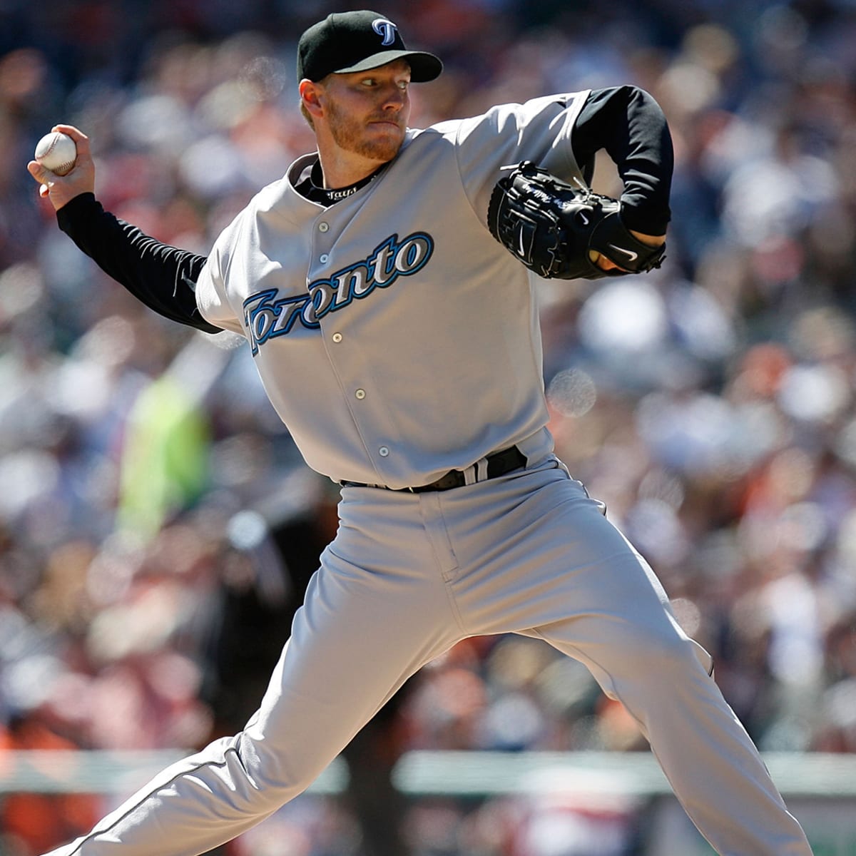 Blue Jays to retire Halladay's No. 32 on Opening Day
