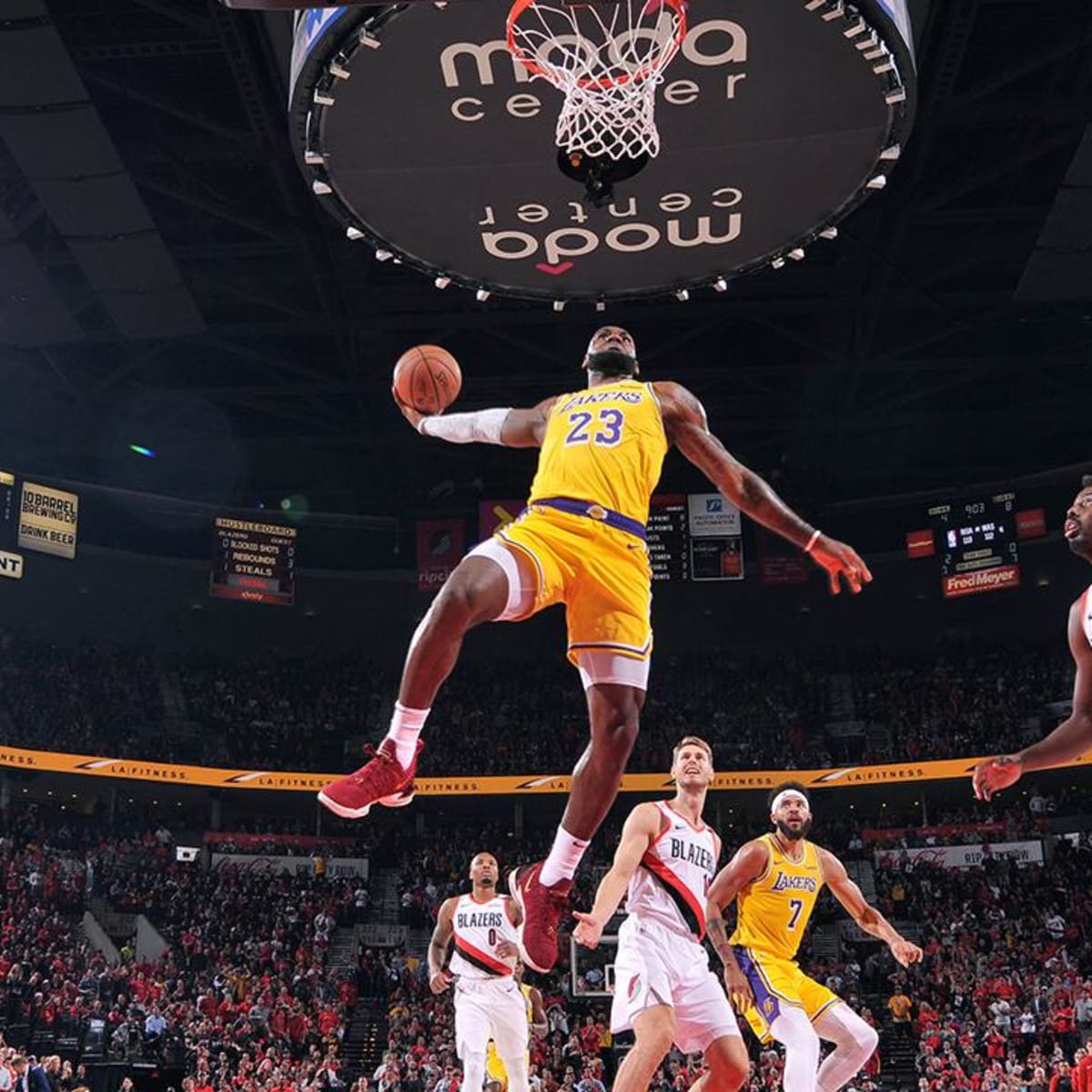 Lakers Lose to Trail Blazers in LeBron James's Debut - The New York Times