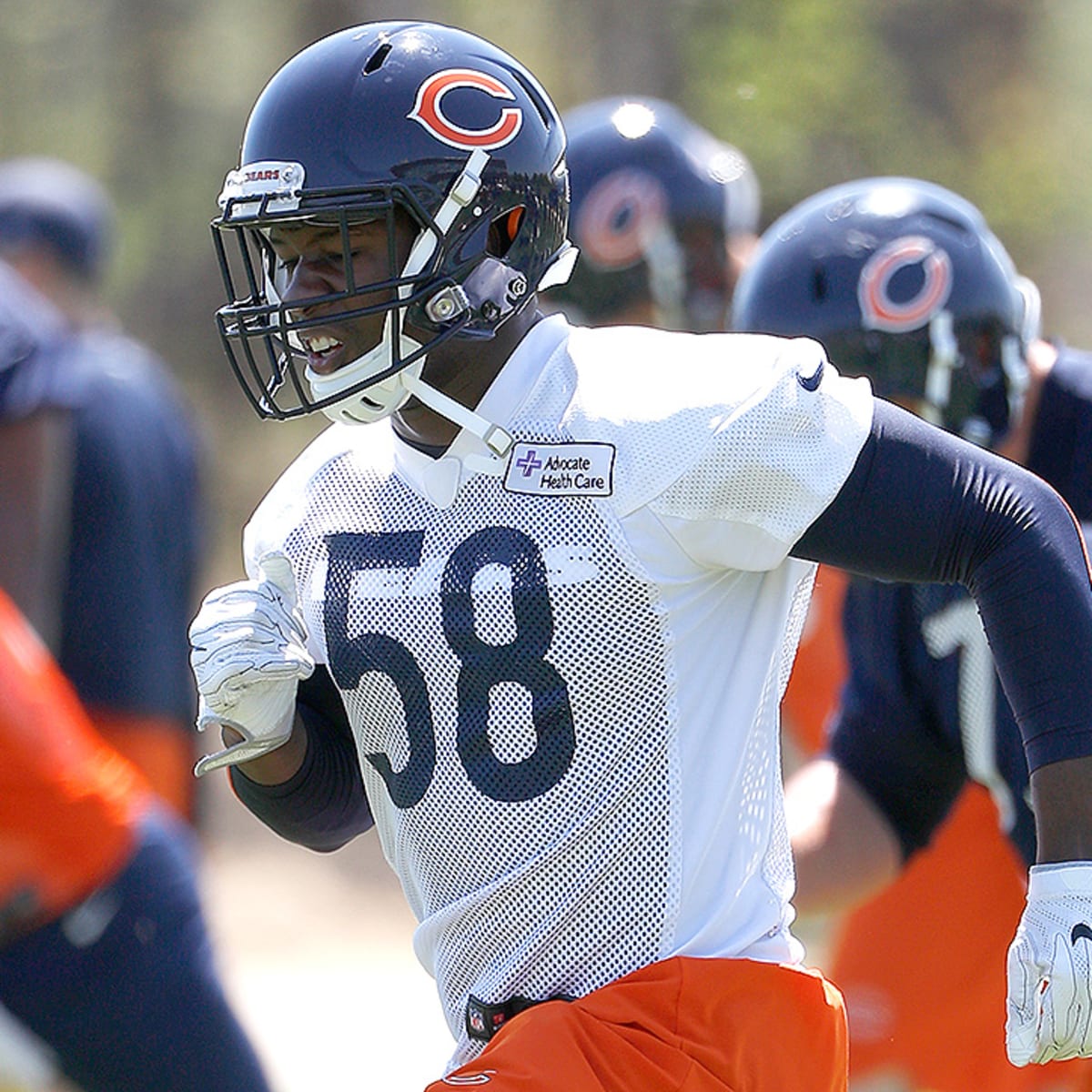 Roquan Smith debuts new Bears helmet, uniform combination