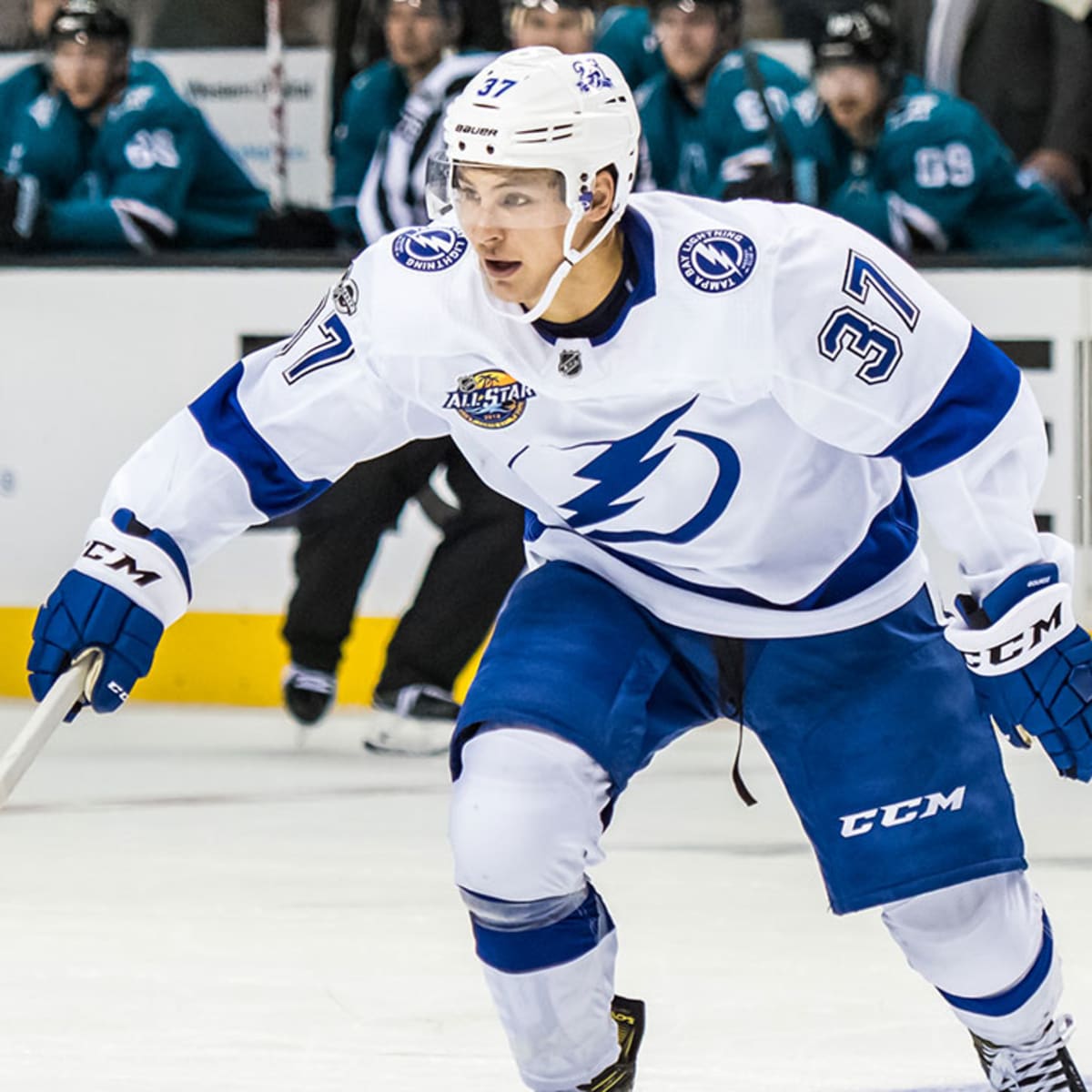 Lightning's Yanni Gourde to play Game 3 hours after birth of child