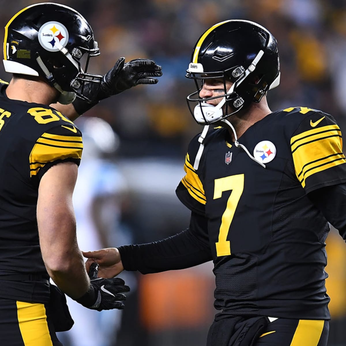 Steelers' Ben Roethlisberger throws for 5 TDs in win vs. Panthers