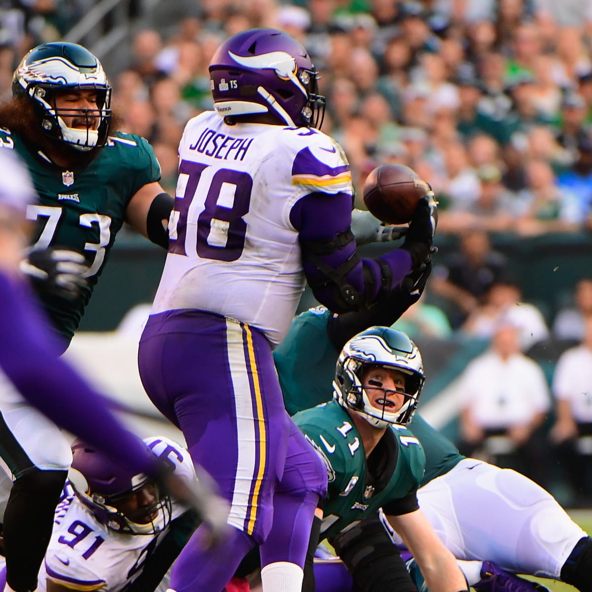 Linval Joseph Limps Through Locker Room and Ducks Media After Vikings  Practice