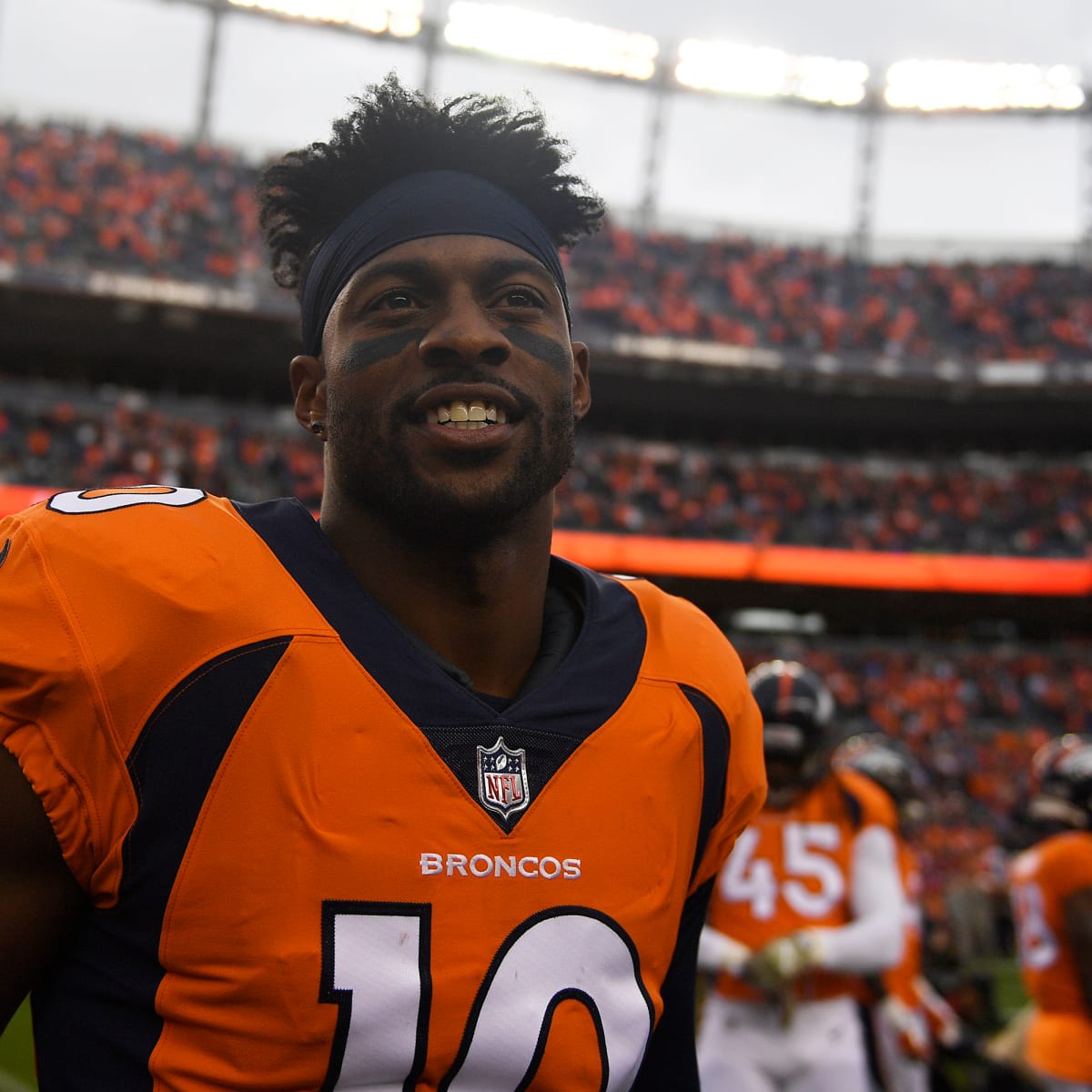 Broncos wide receiver Emmanuel Sanders hurt