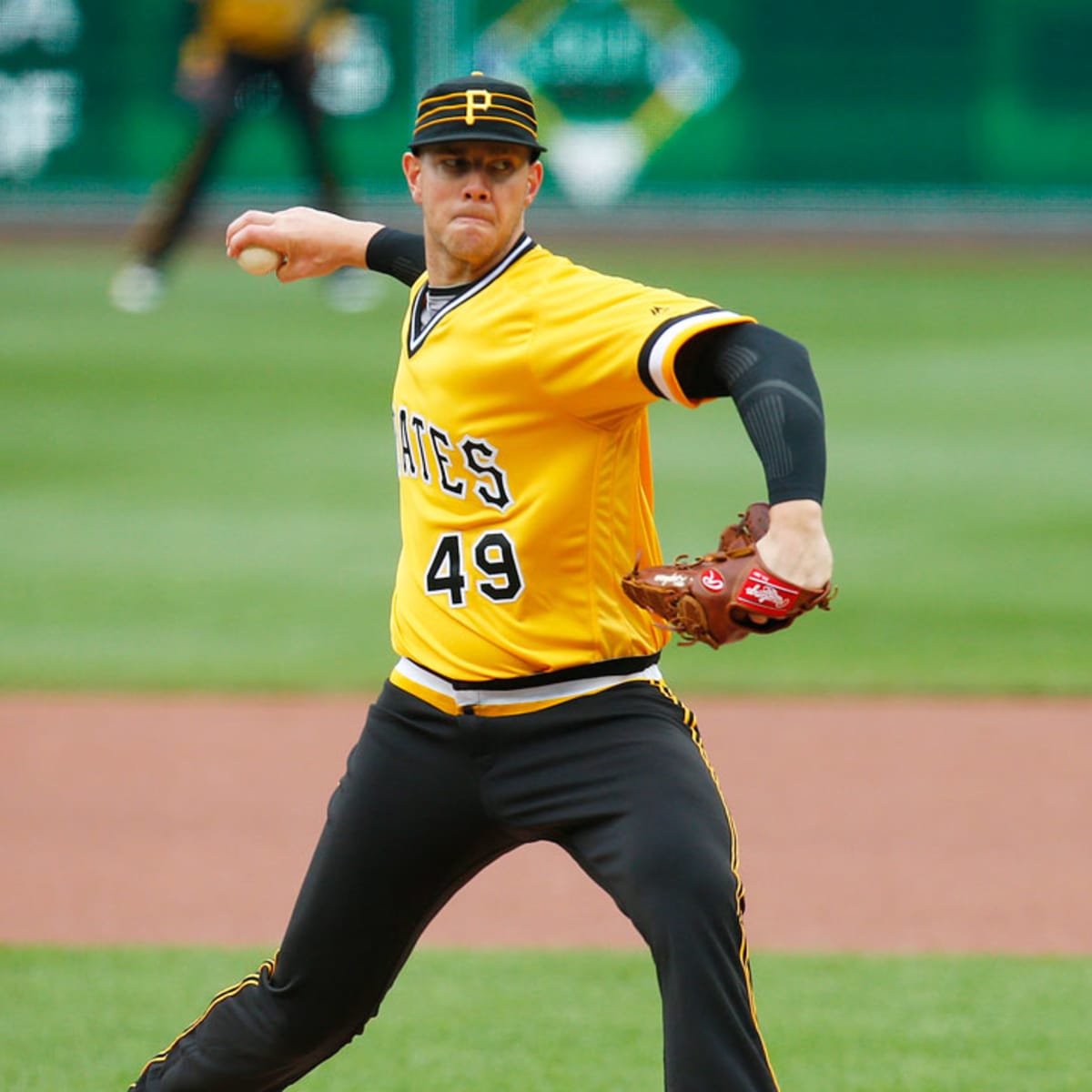 Pirates' Kingham loses perfect game in 7th in his MLB debut