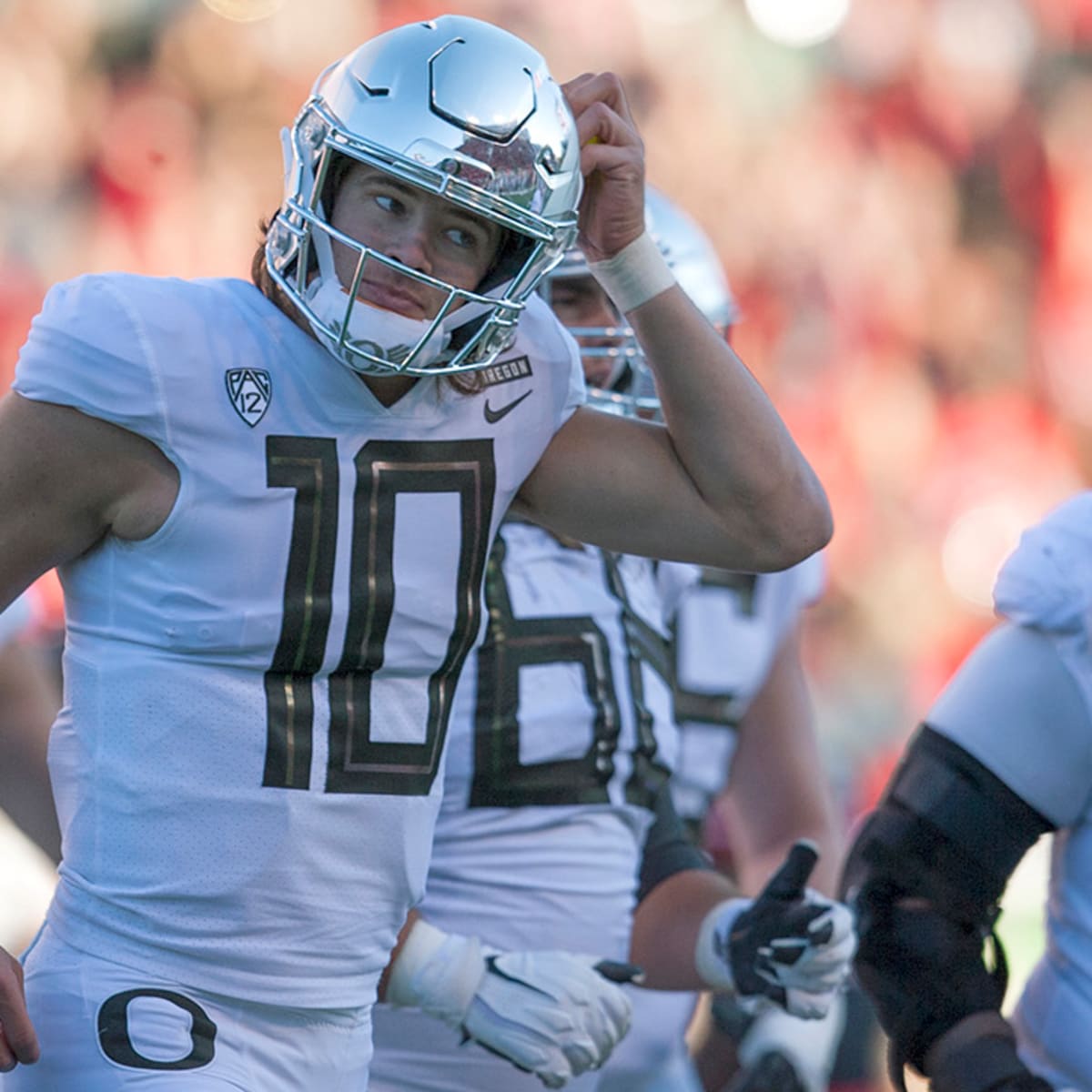 Does History Support QB Justin Herbert's NFL Draft Decision? - The