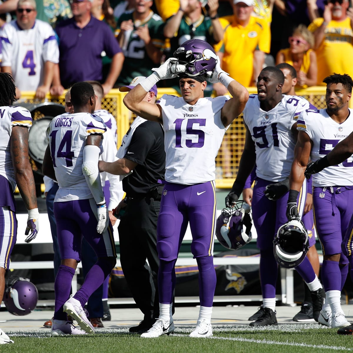 Carlson misses 2 FGs in OT, Vikings and Packers play to 29-29 tie