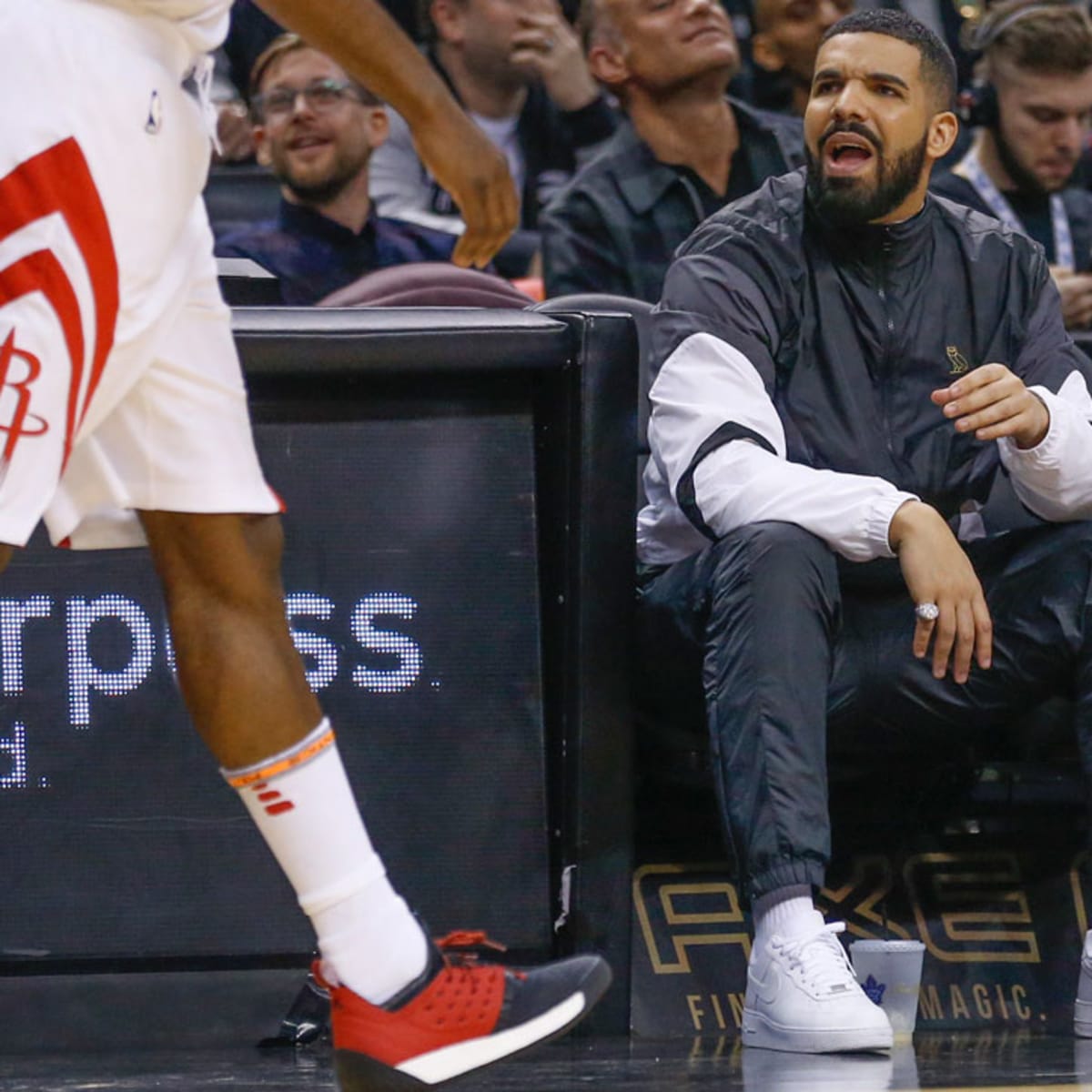 voor de helft Verlenen Hechting Could Drake Be Leaving Jordan Brand for Adidas? - Sports Illustrated