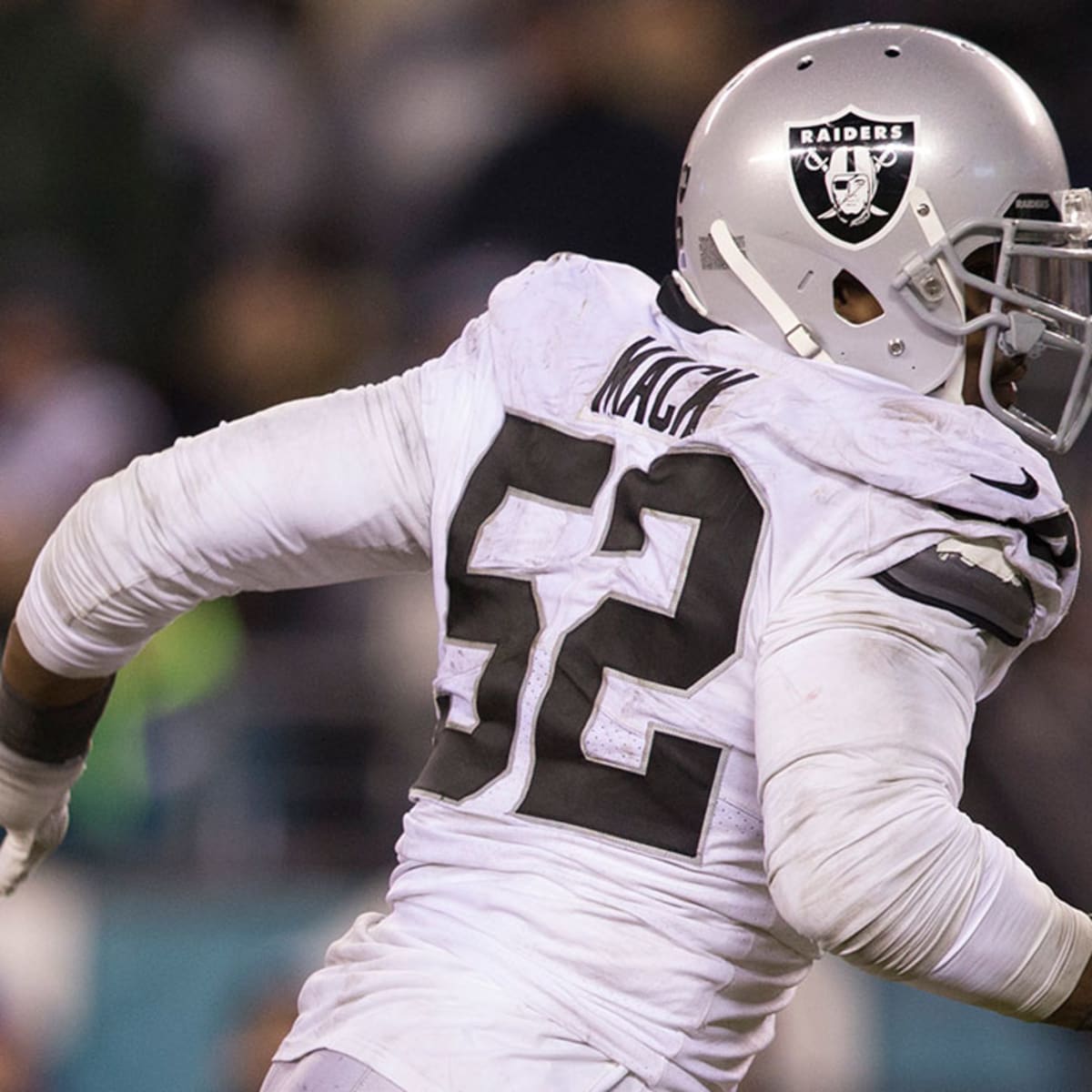 What Bruce Irvin signing says about Khalil Mack status with