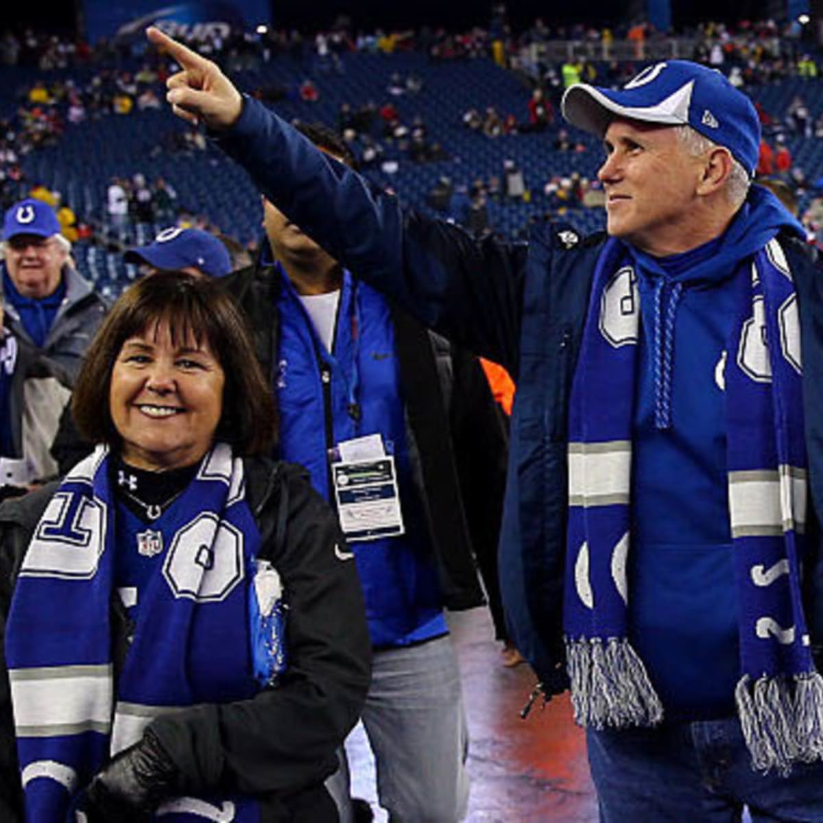 Vice President Pence leaves Colts game early after players kneel