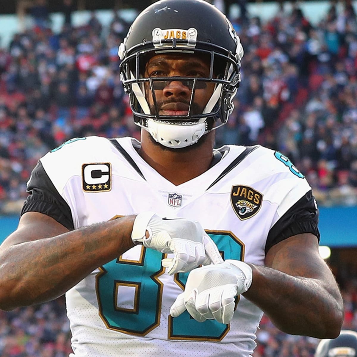 Jaguars TE Marcedes Lewis breaks out in London