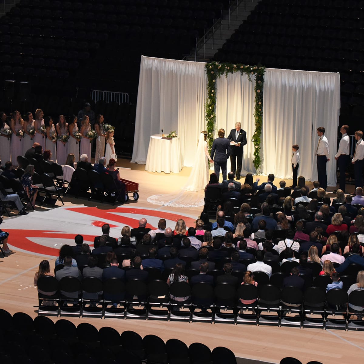 The Atlanta Hawks​ hosted the wedding ceremony of 'Swipe Right Night,'  three years after they met.