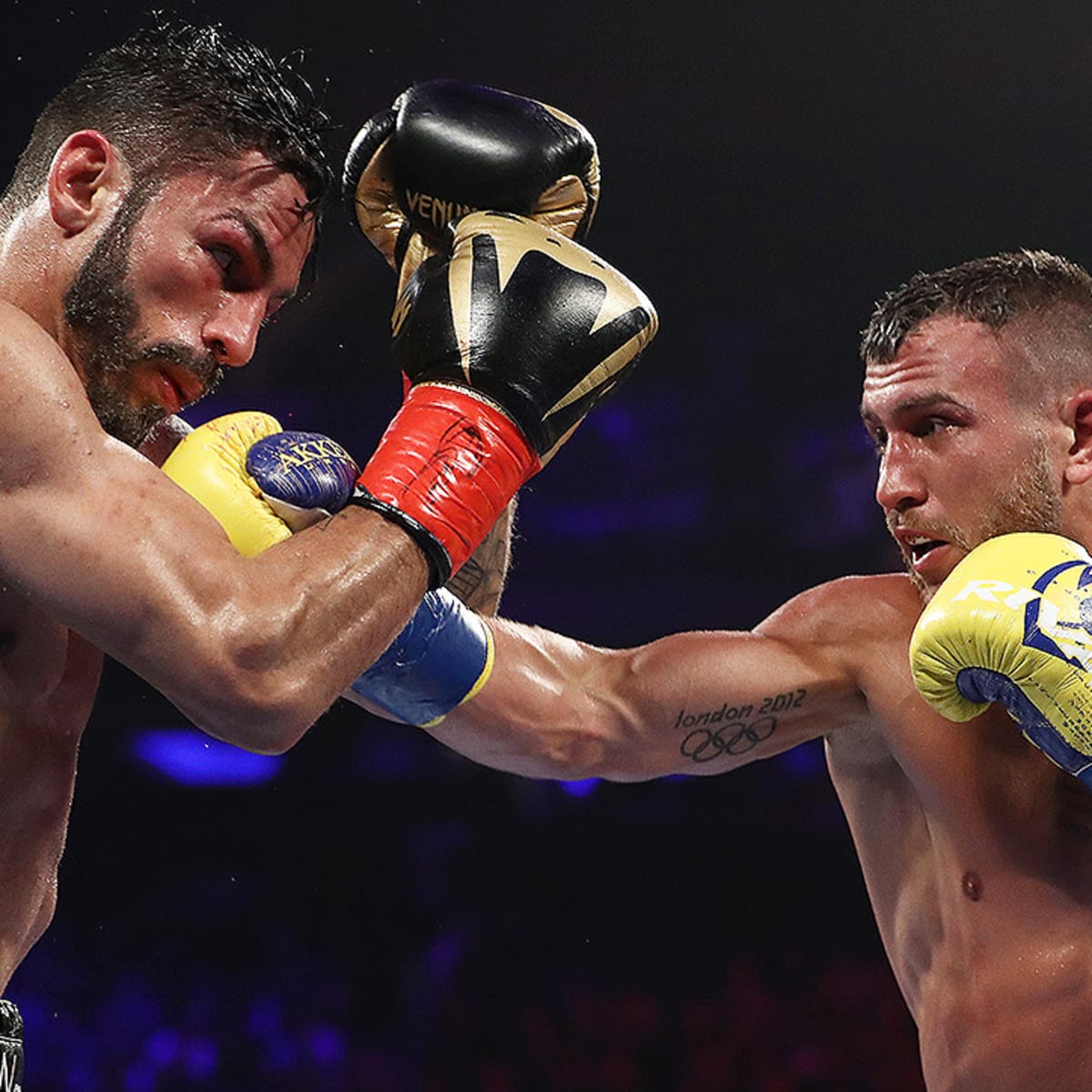 Lomachenko Tkos Linares In 10th To Wins Lightweight Title Sports Illustrated