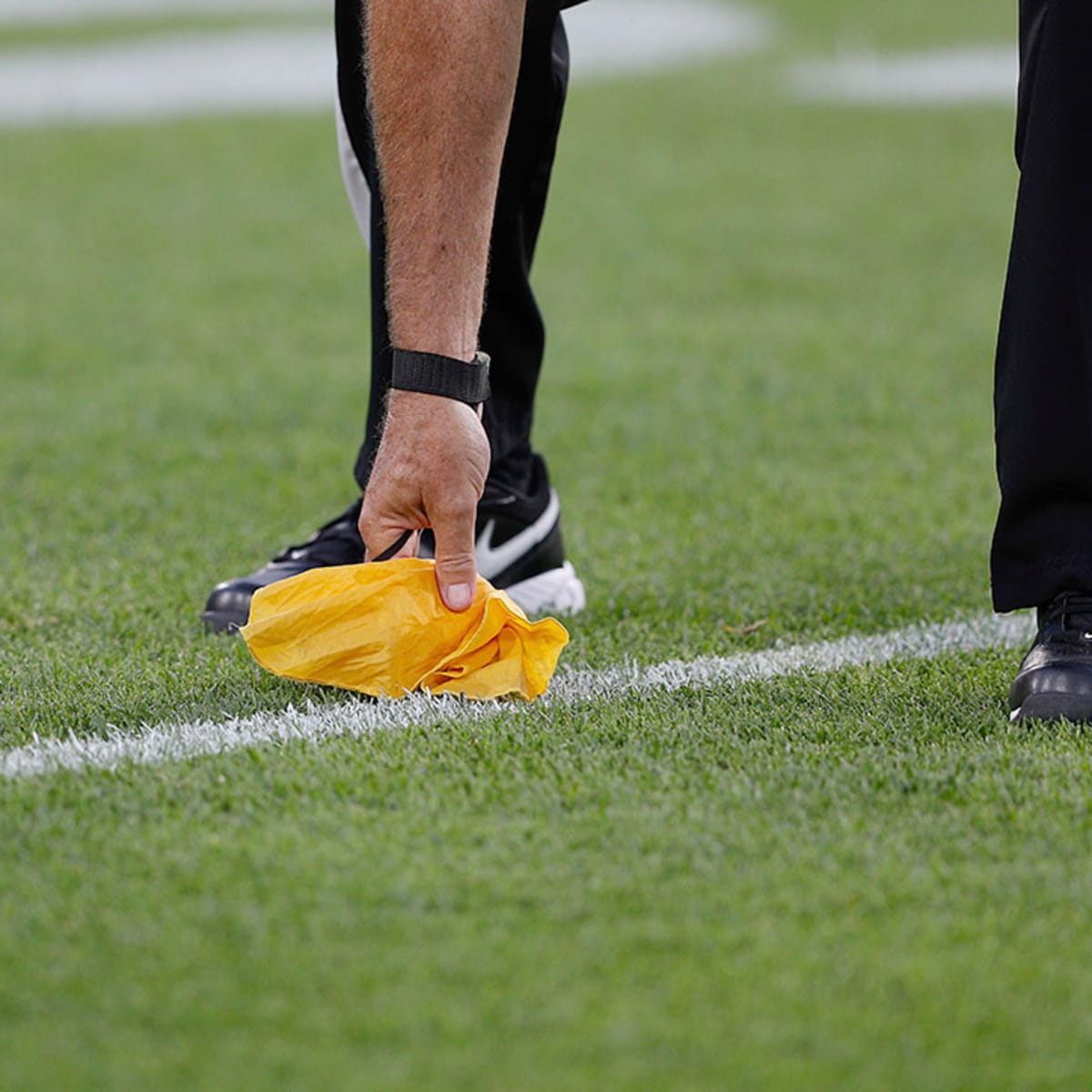 NFL nearing end to one-helmet rule? - The Falcoholic