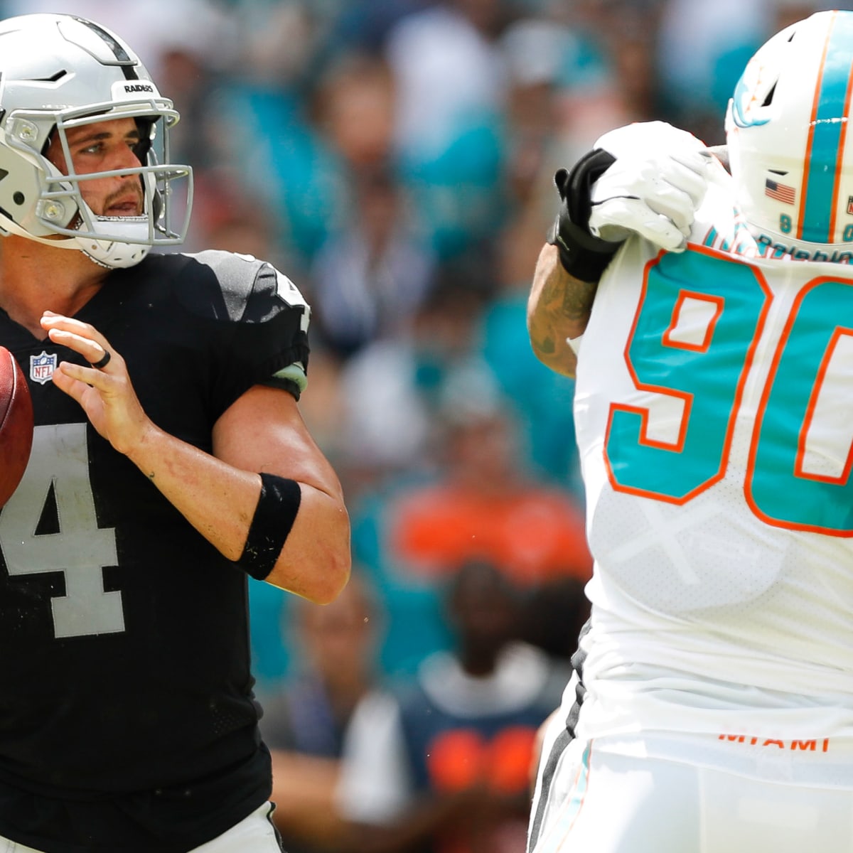 Raiders' Derek Carr injured in 38-14 loss to Dolphins (w/video)