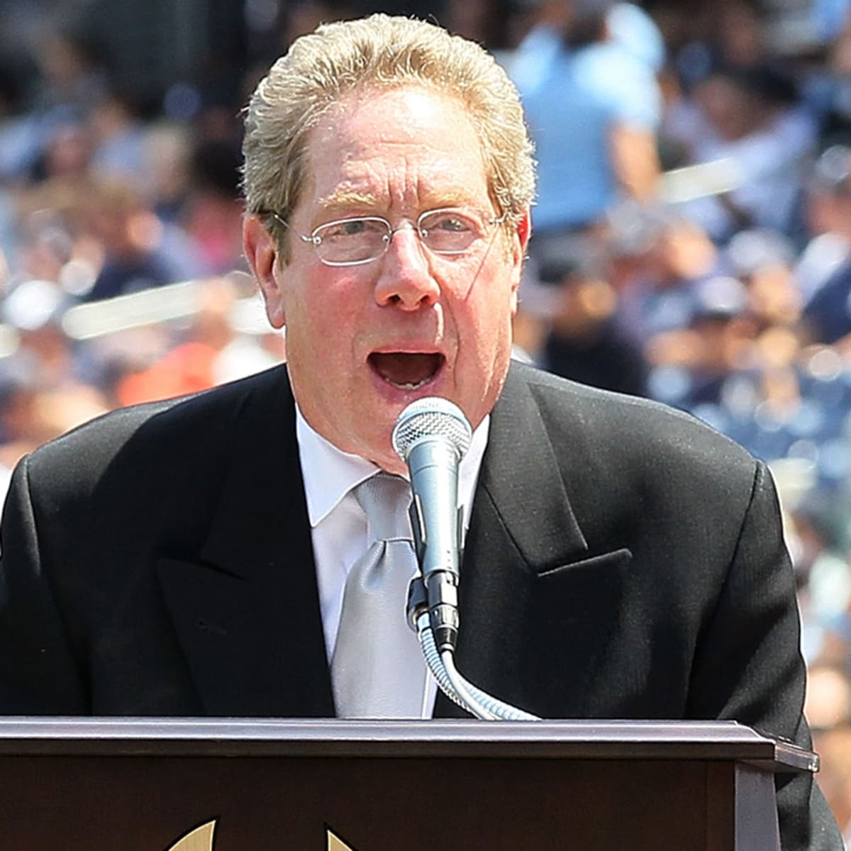 Yankees announcer Sterling's long streak to end Thursday