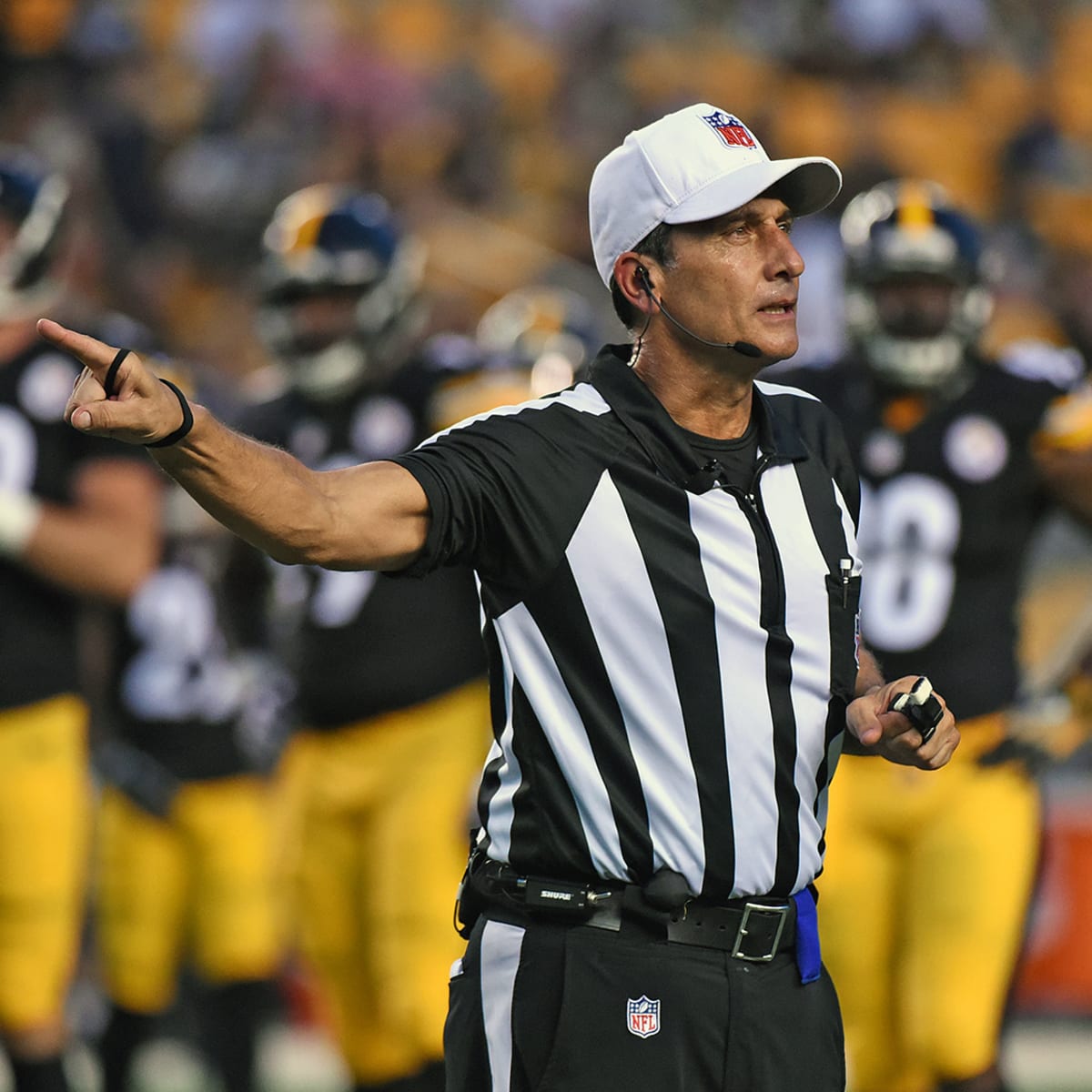 Index-card wielding Gene Steratore will referee Super Bowl LII