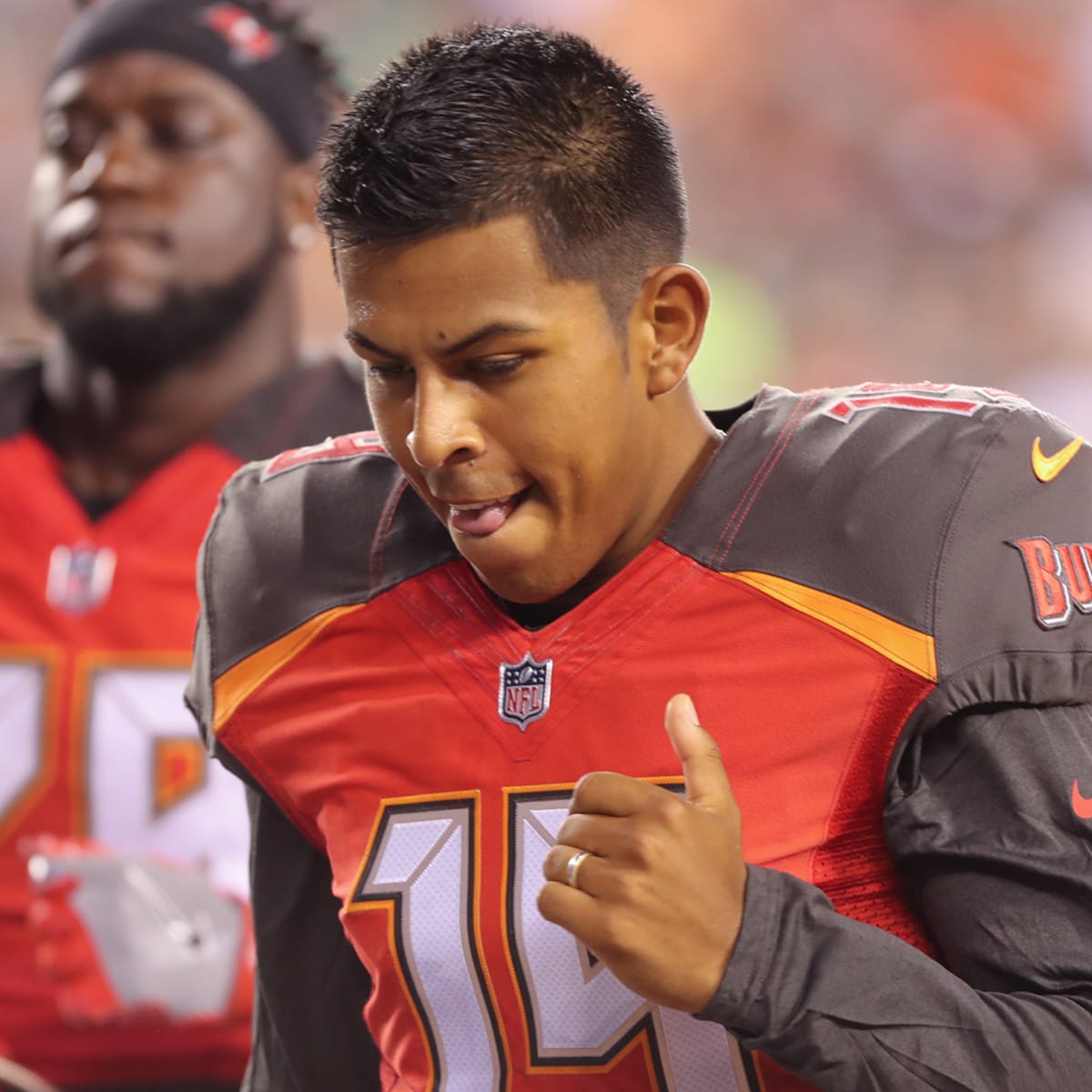 Patriots sign kicker Roberto Aguayo to practice squad