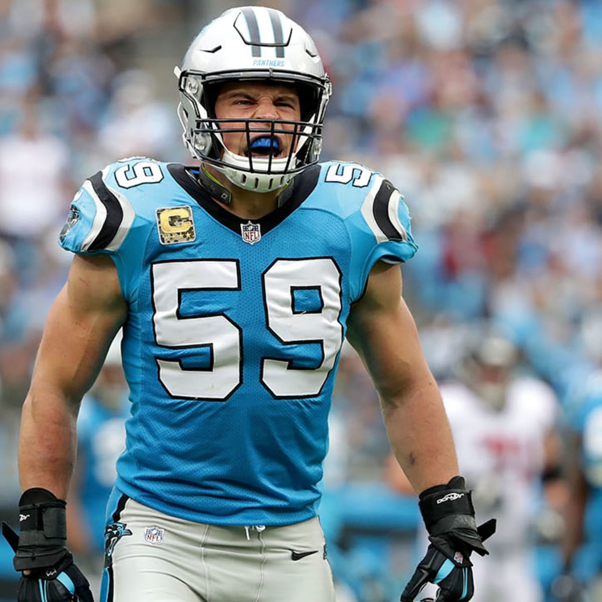 Shaq Thompson linebacker of the Panthers during a NFL football game News  Photo - Getty Images