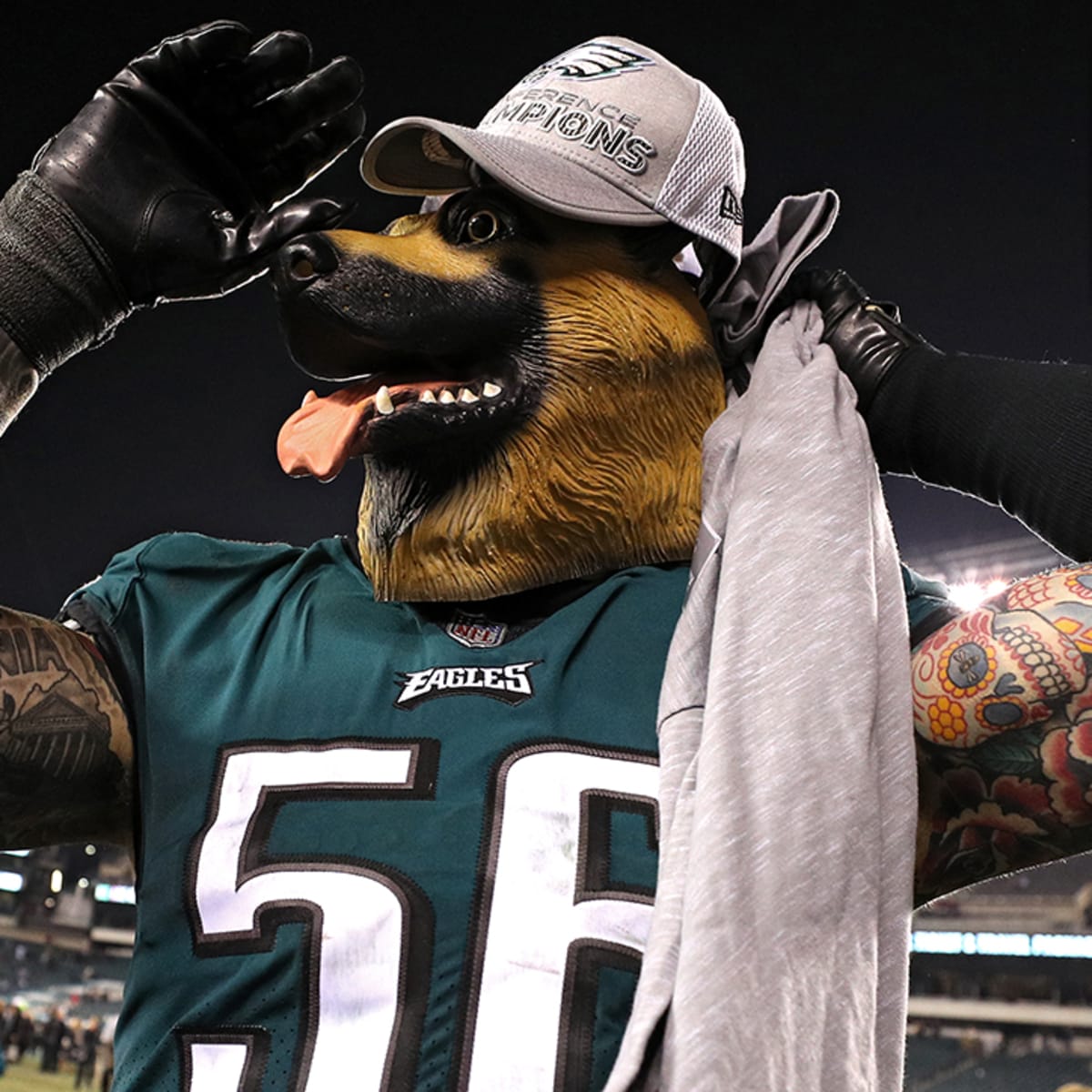 Chris Long Signed Eagles 11x14 Underdog Mask Photo JSA – Sports