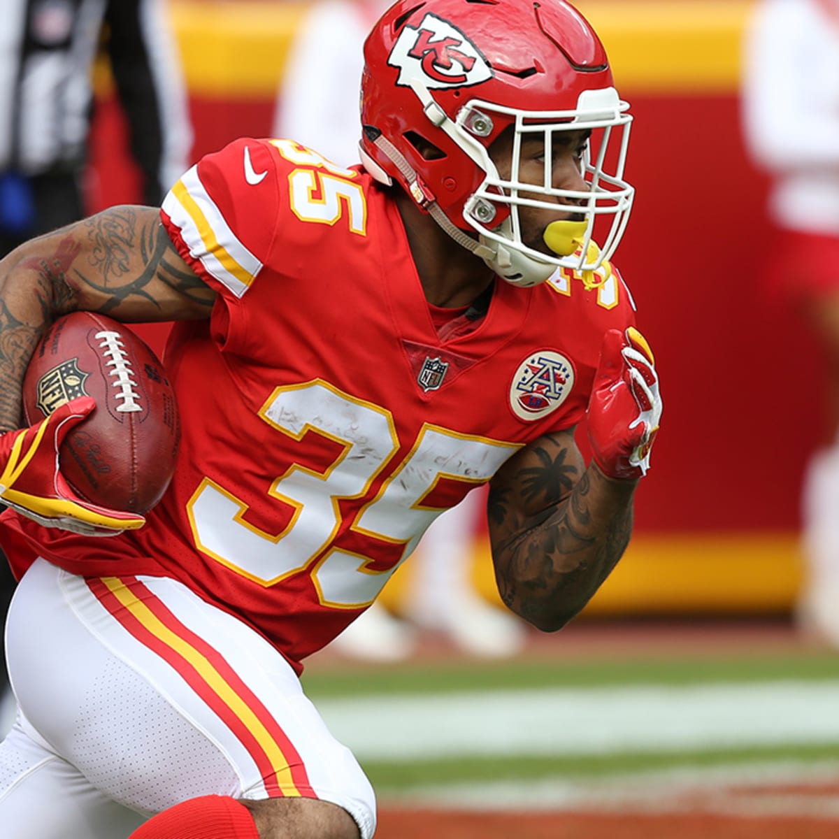 Chiefs RB Charcandrick West inactive with injured hamstring - ABC7