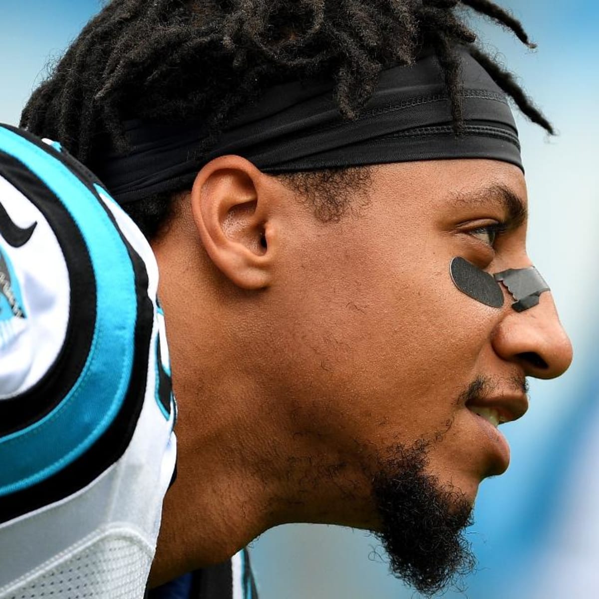 Panthers salute service members; safety Eric Reid kneels during anthem