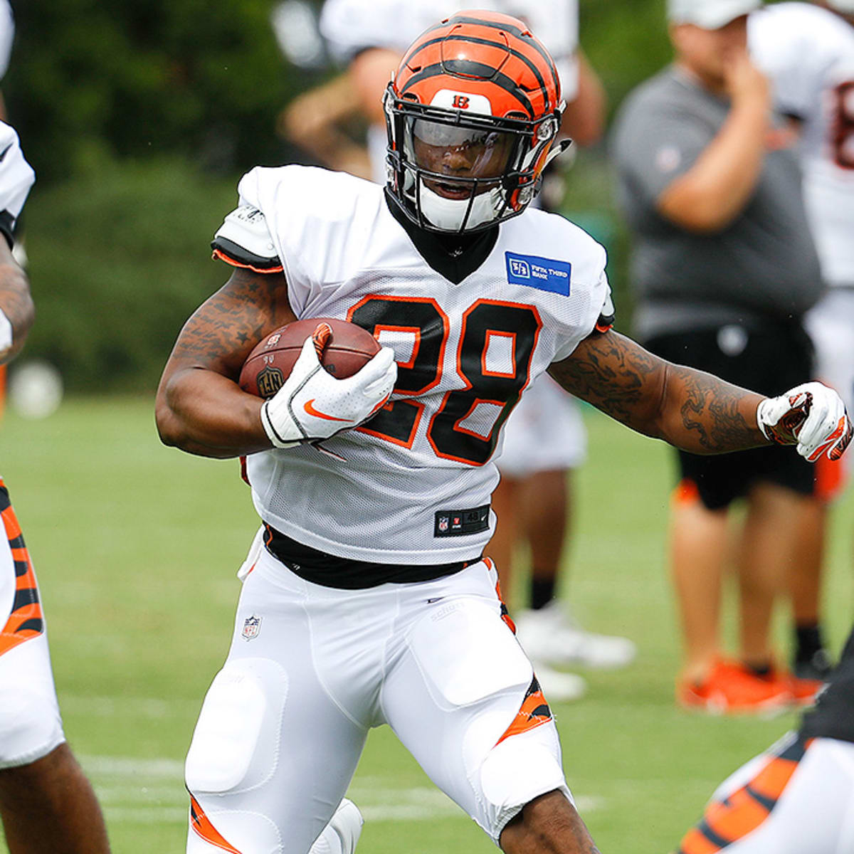 Joe Mixon's Leadership Style On Display As Bengals Offensive Line Bonds