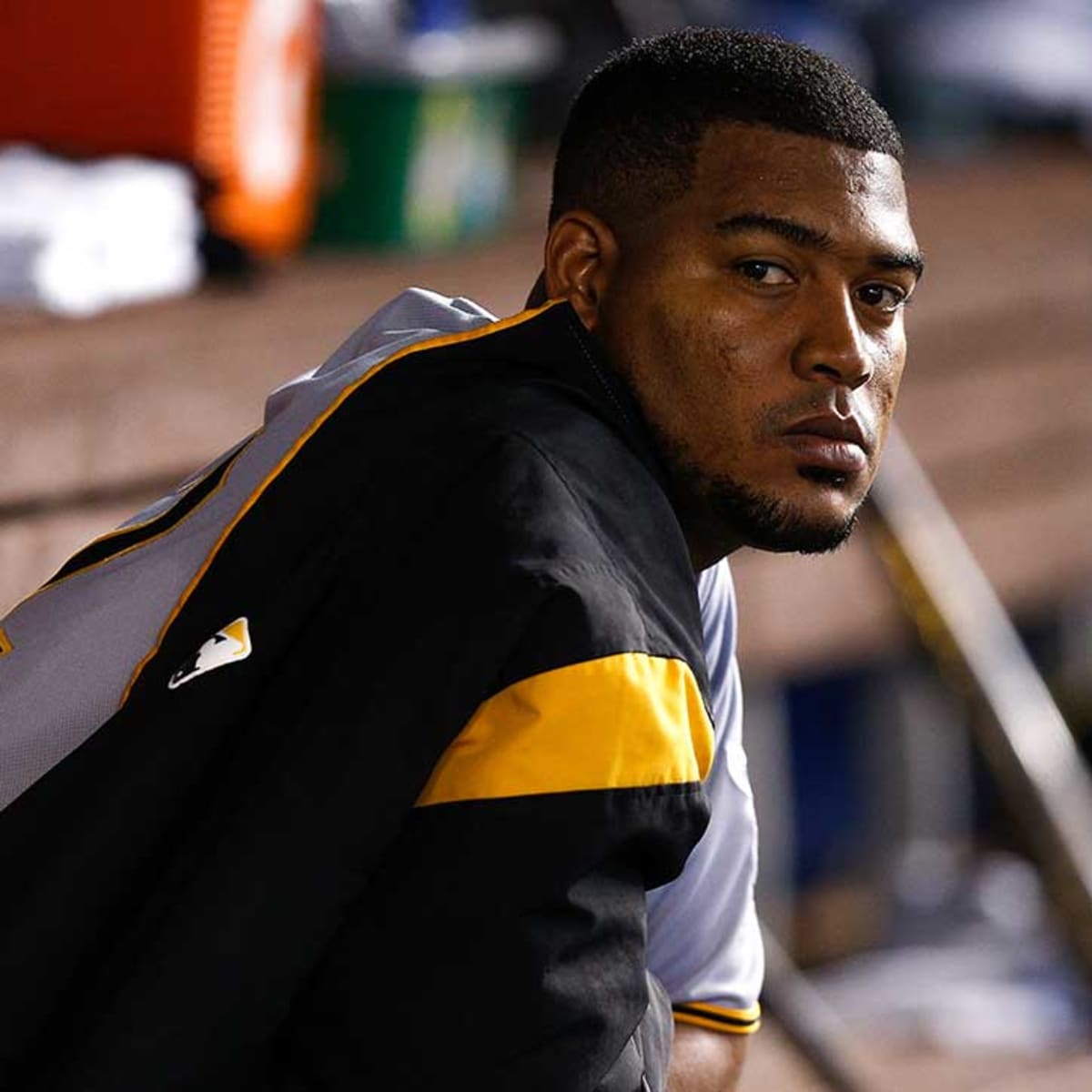 Pirates sign Ivan Nova to 3-year deal