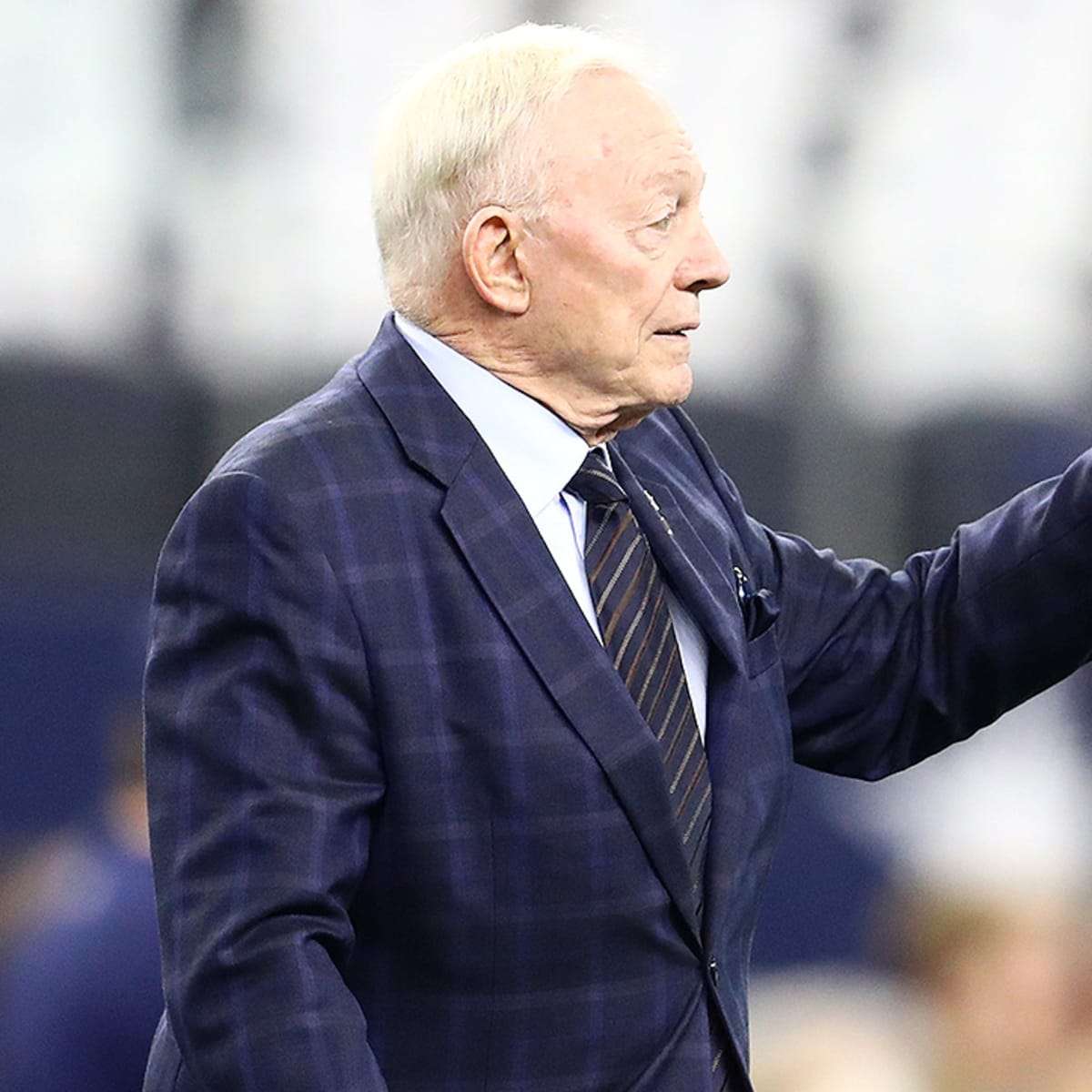 Cowboys Executive REPORTEDLY Took LEWD Photos of Jerry Jones