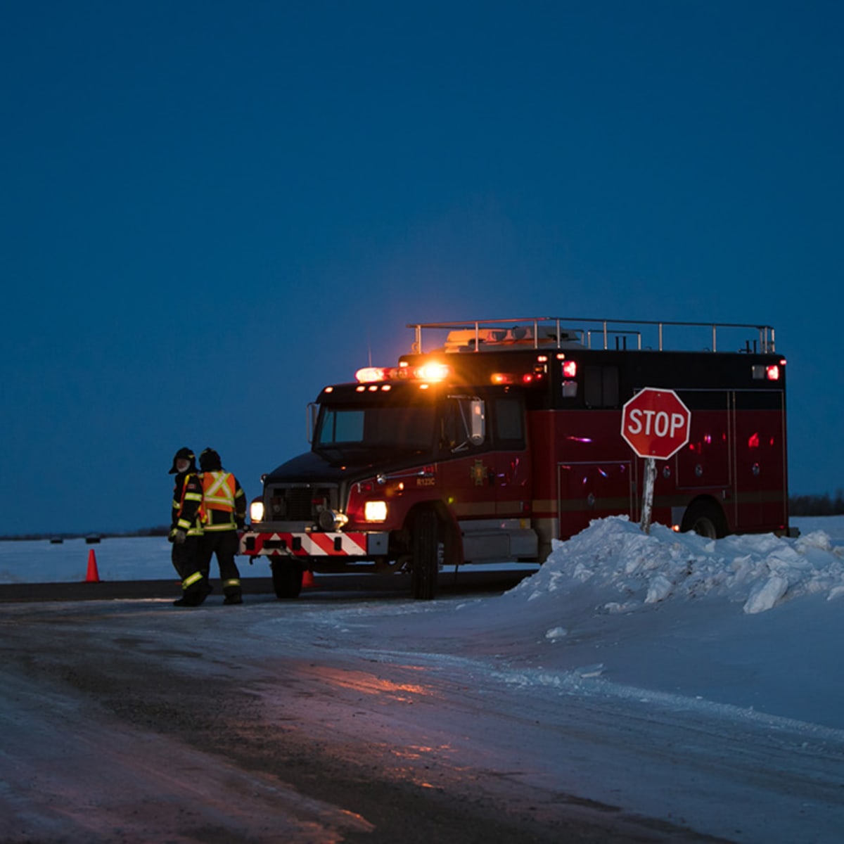 15 die when truck collides with hockey team's bus in Canada