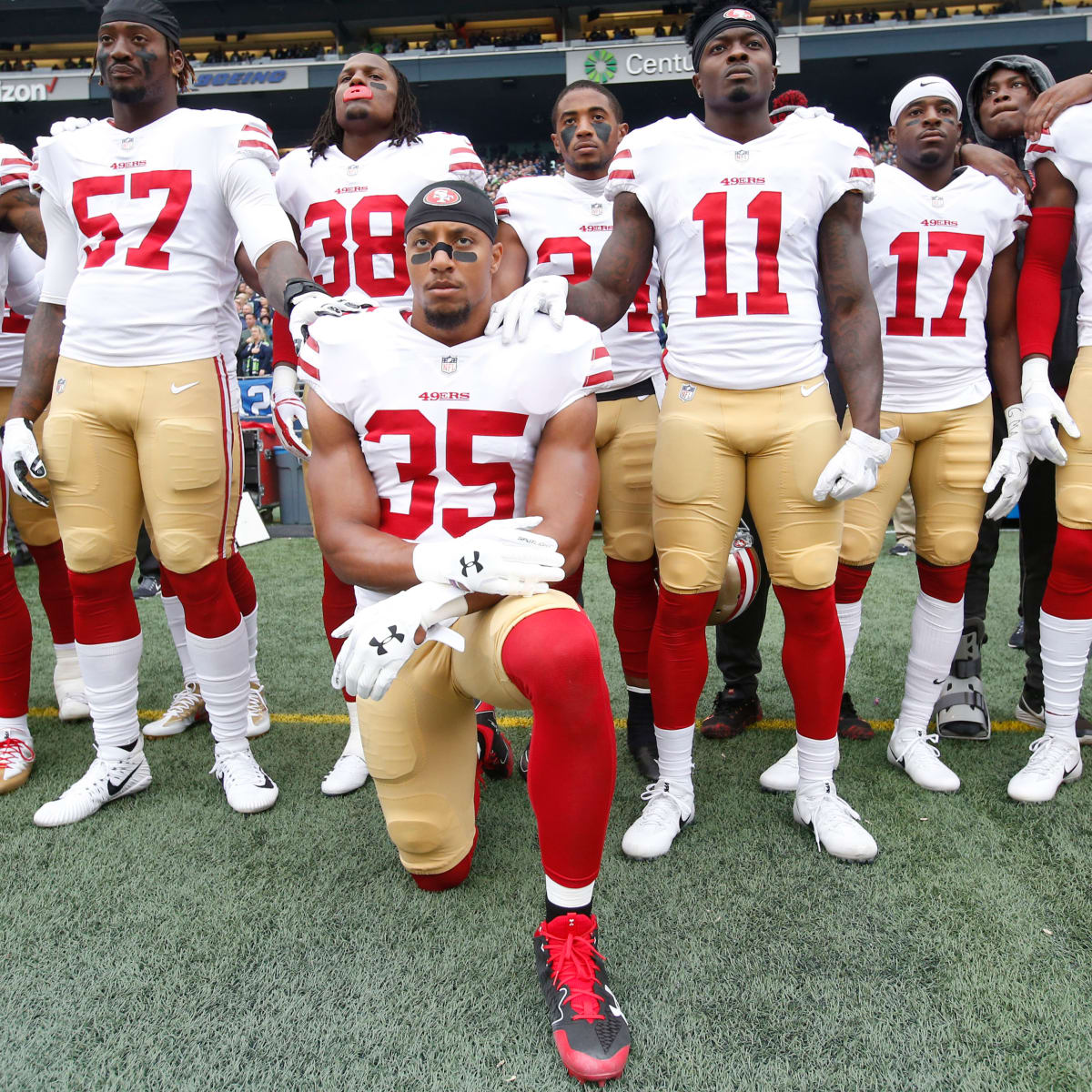 49ers safety Eric Reid kneels beside Colin Kaepernick for national