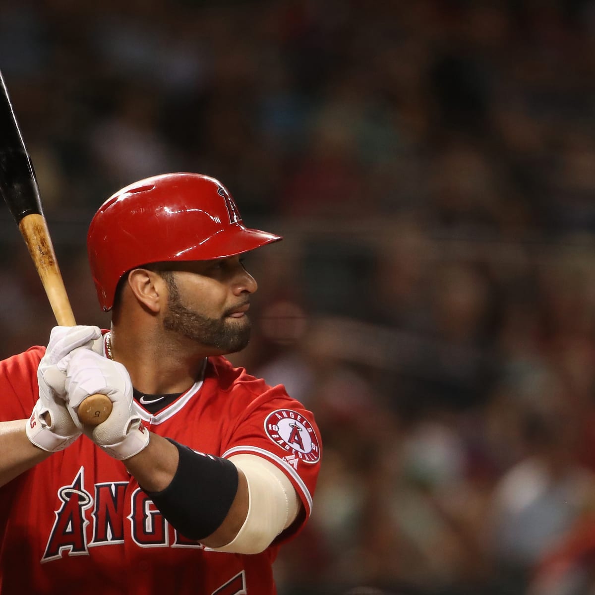 Albert Pujols likely out for season after left knee surgery