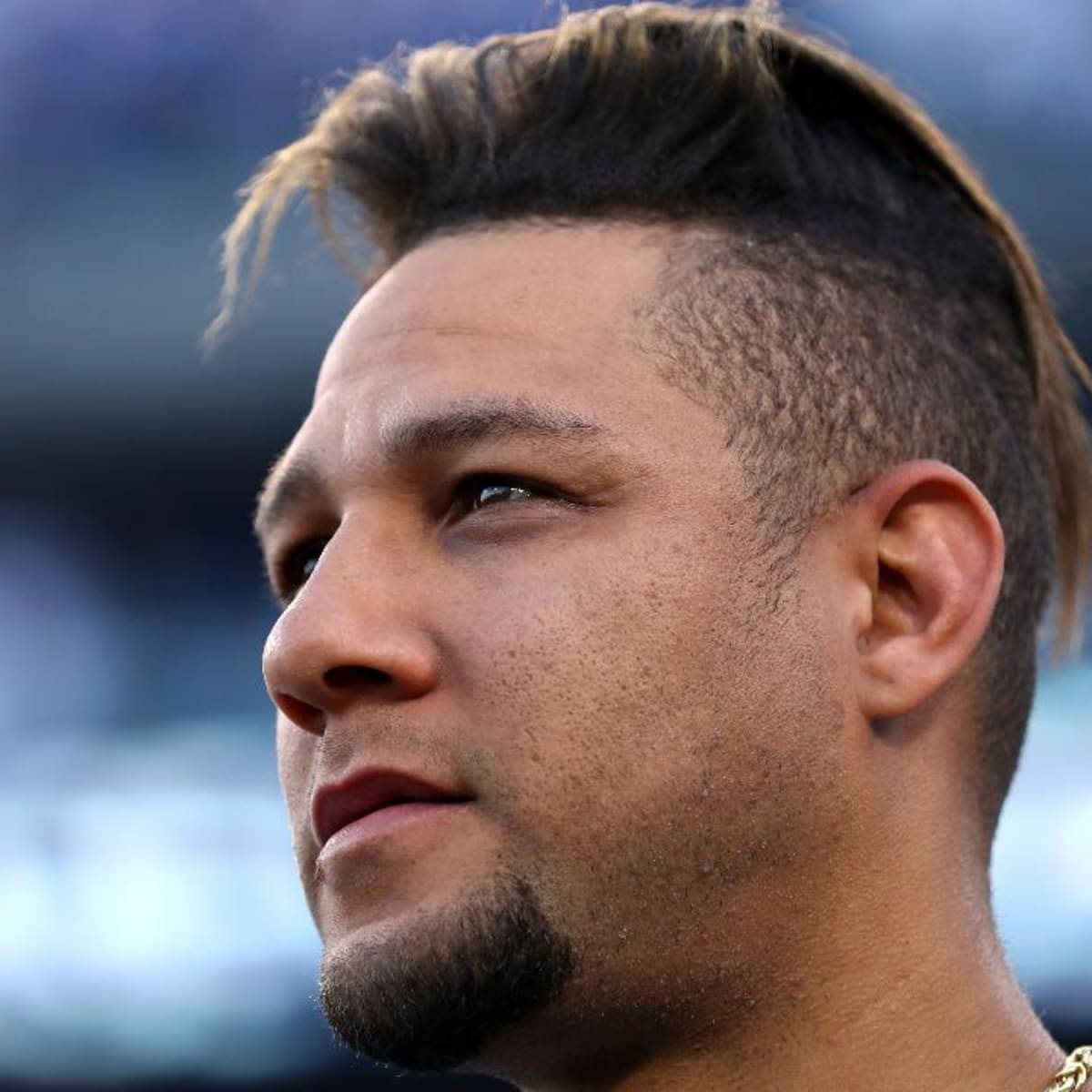 Yuli Gurriel tips his cap to Yu Darvish after racist gesture controversy