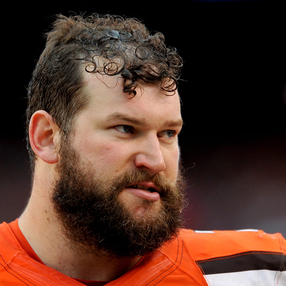 The Browns will make Joe Thomas highest-paid OL in 2018 - Sports