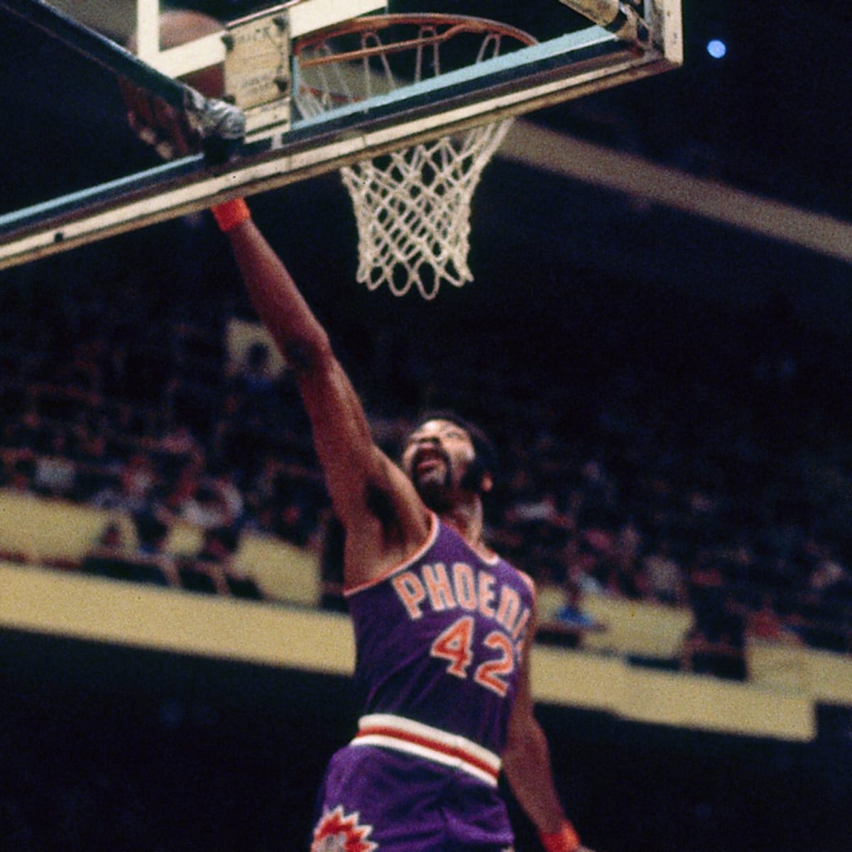 Connie Hawkins, Electrifying N.B.A. Forward Barred in His Prime, Dies at 75  - The New York Times