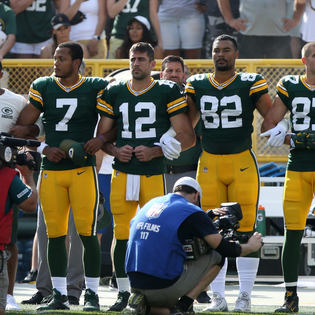 Bengals link arms during national anthem ahead of game in Green Bay - Cincy  Jungle