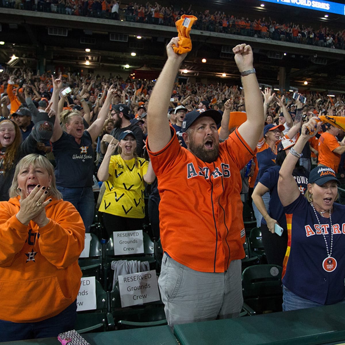 Cheering fans greet World Series champion Houston Astros – The