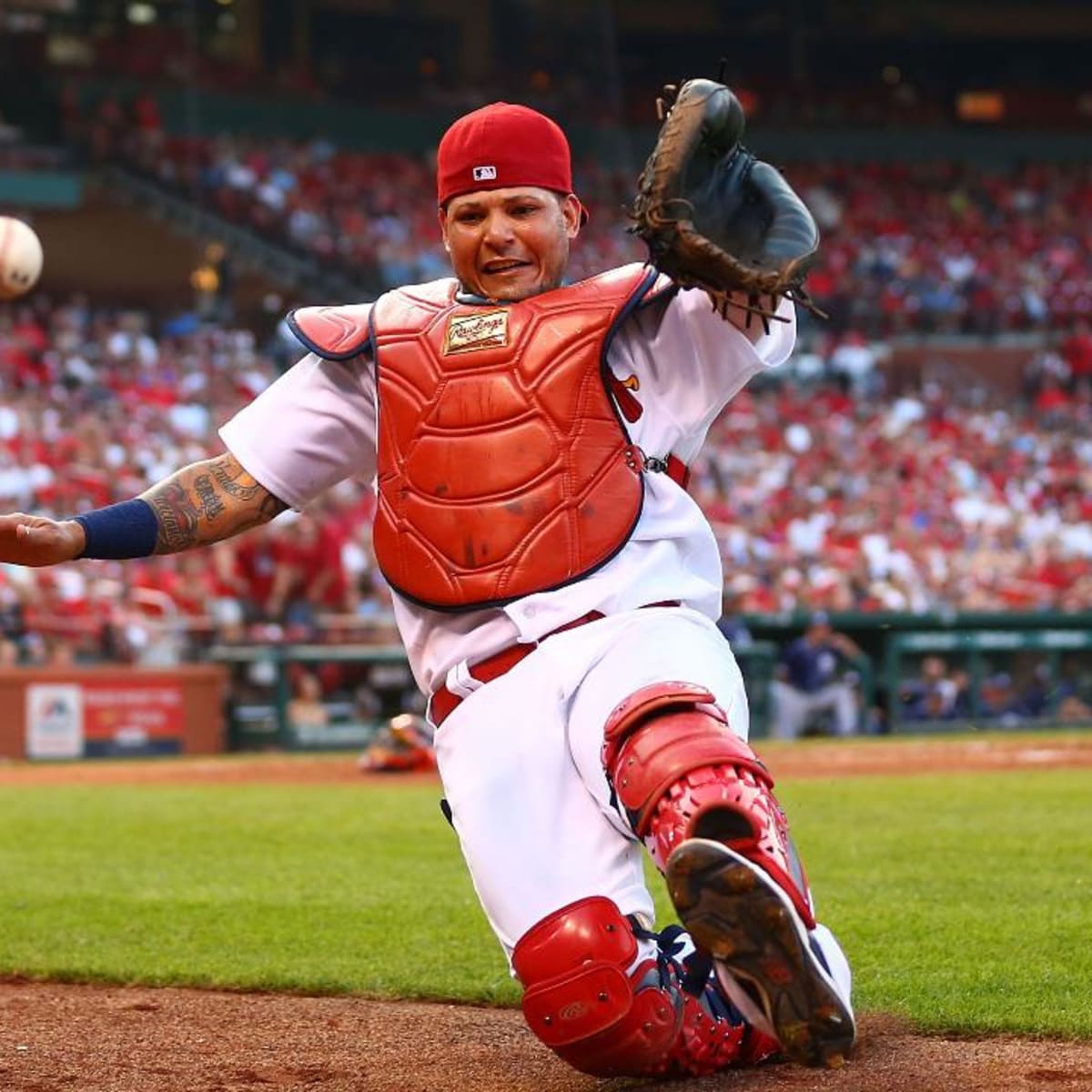 Cardinals to sign Yadier Molina to on-year extension