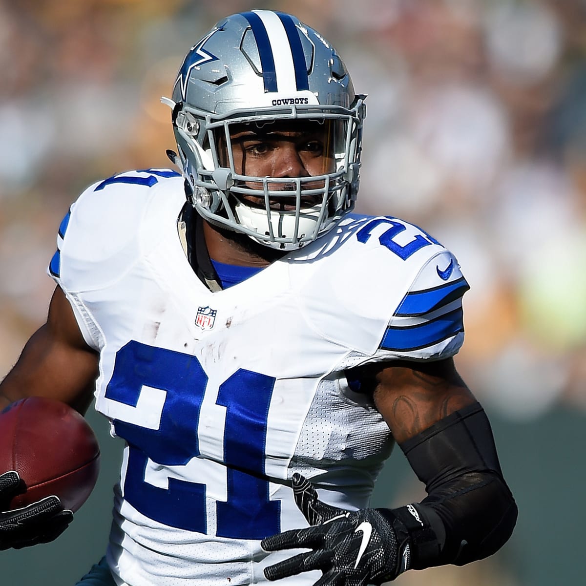 Cowboys Looking Into Ezekiel Elliott's Role in Bar Altercation