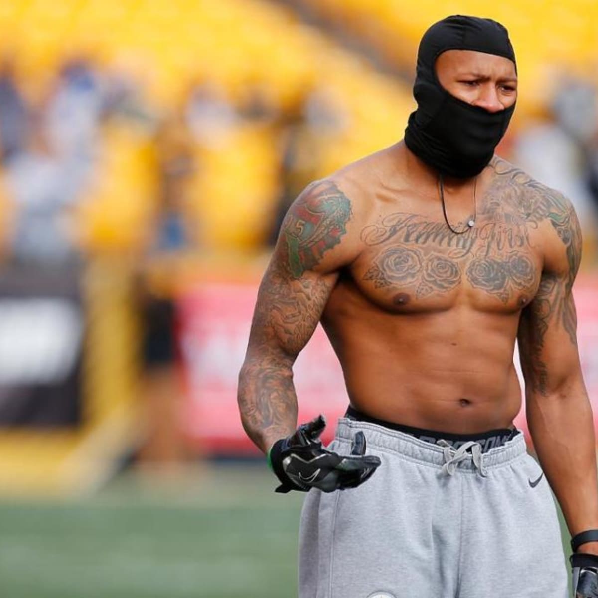 Seahawks players went shirtless in freezing temperatures in Kansas