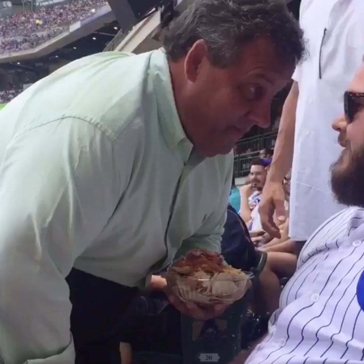 Chris Christie Gets In Cubs Fans Face After Jeers Sports Illustrated