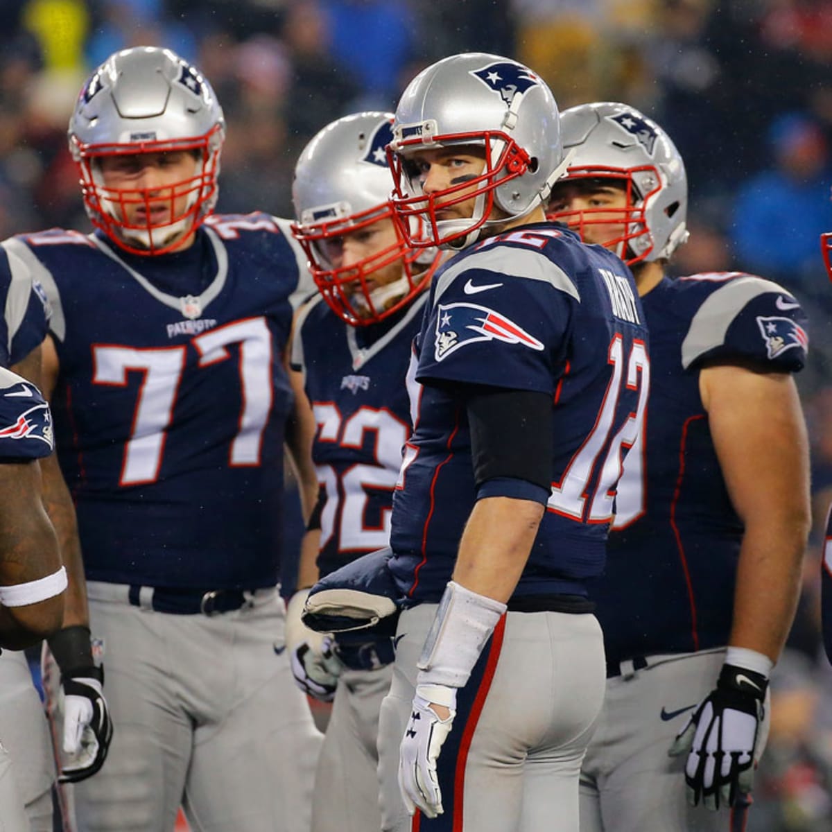 Photo: Tom Brady models New England's latest Super Bowl ring - Big