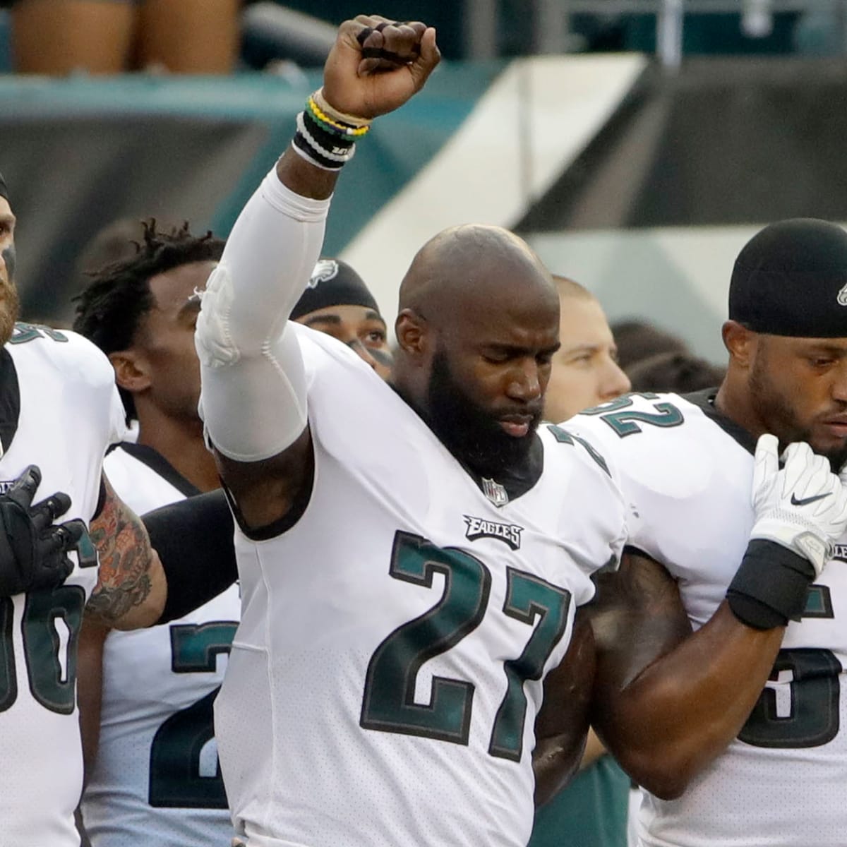 Eagles' Chris Long Joins Malcolm Jenkins as N.F.L. Anthem Protests